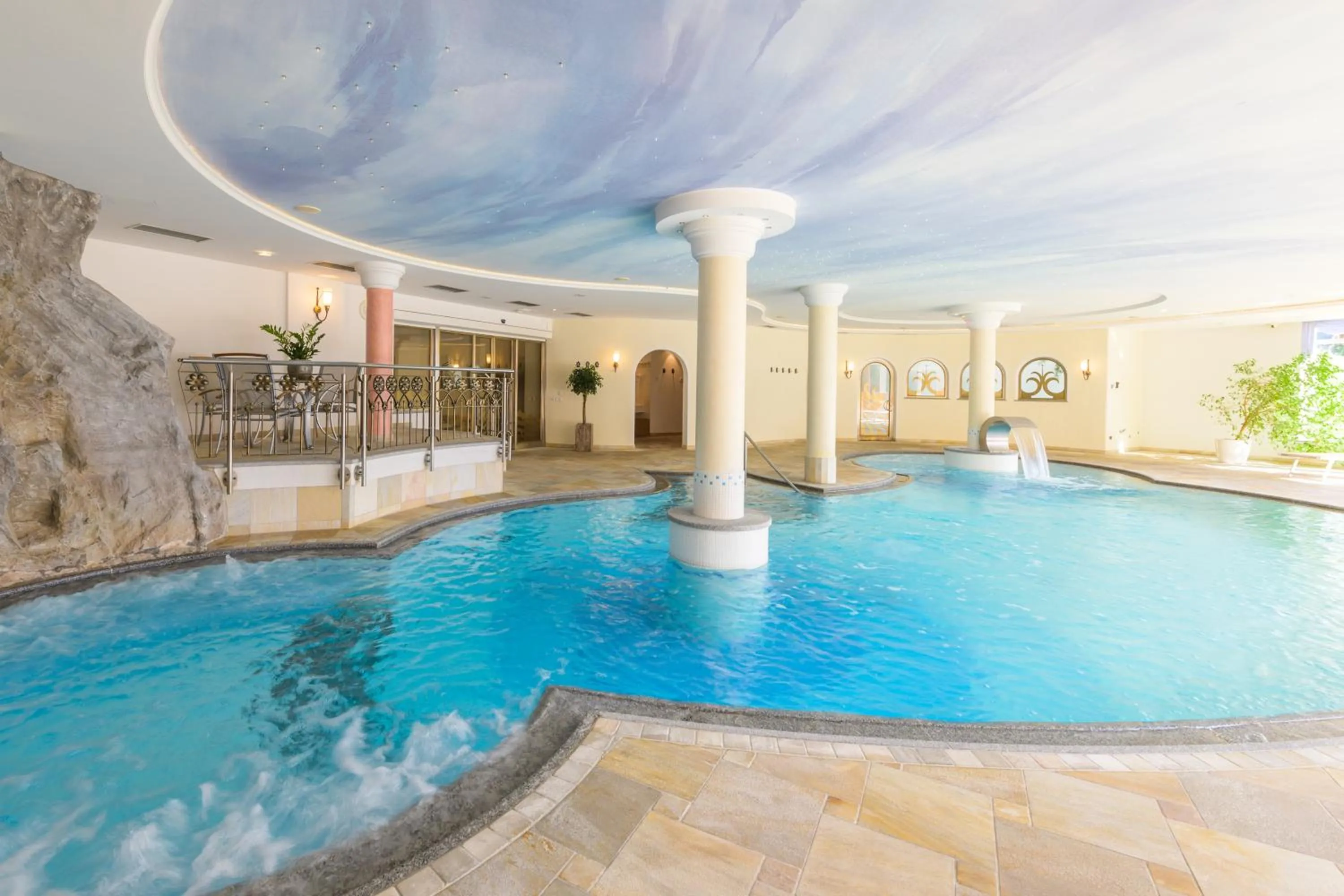 Swimming pool in Residence Mühlegg