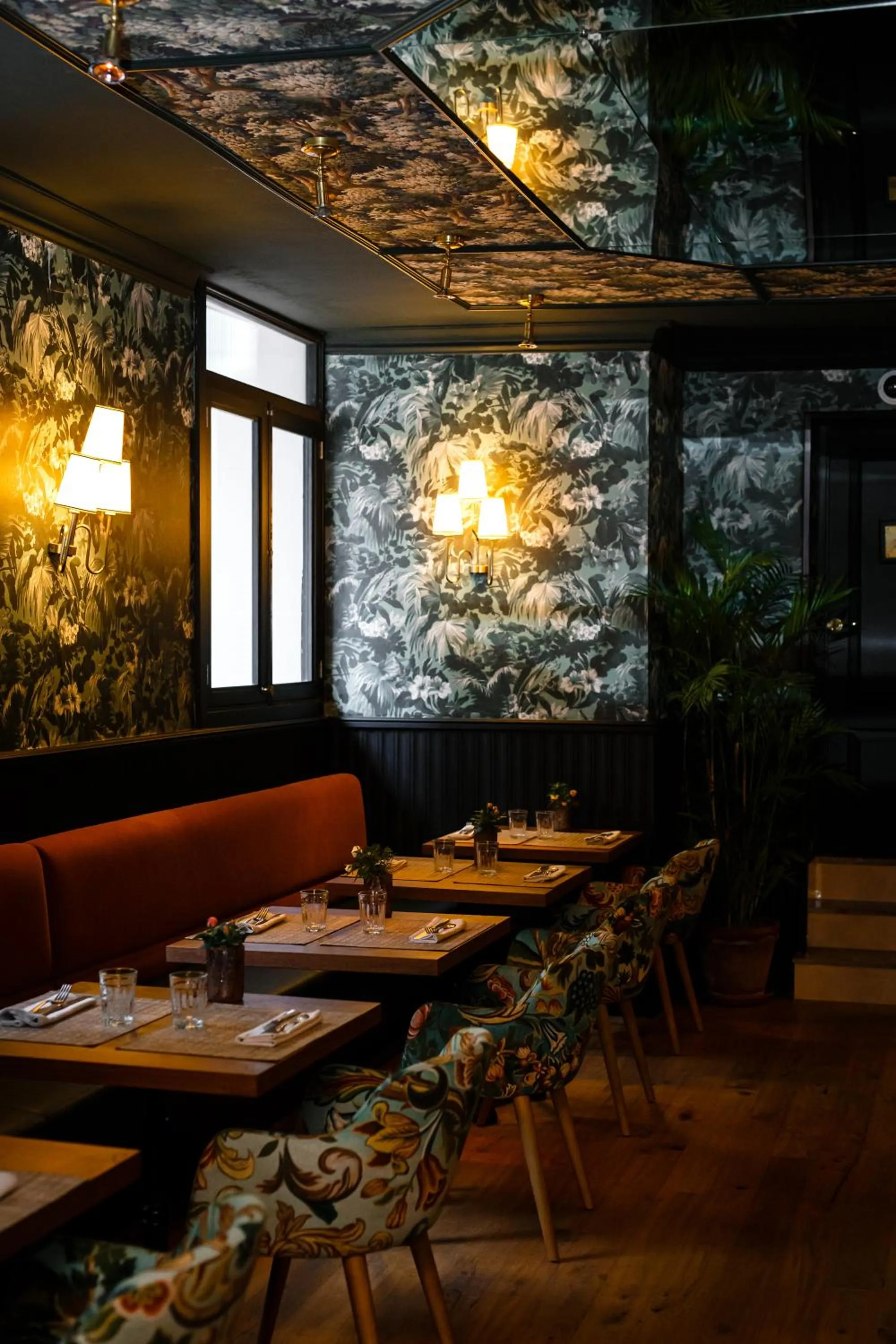 Restaurant/places to eat in Hotel Born