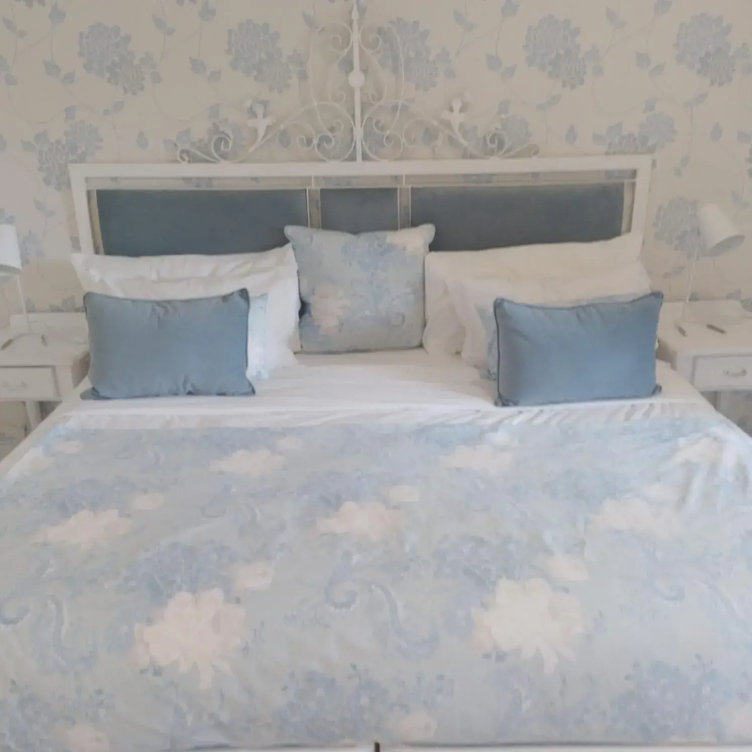 Double Room in Blue Waves Lodge Double Room in Blue Waves Lodge
