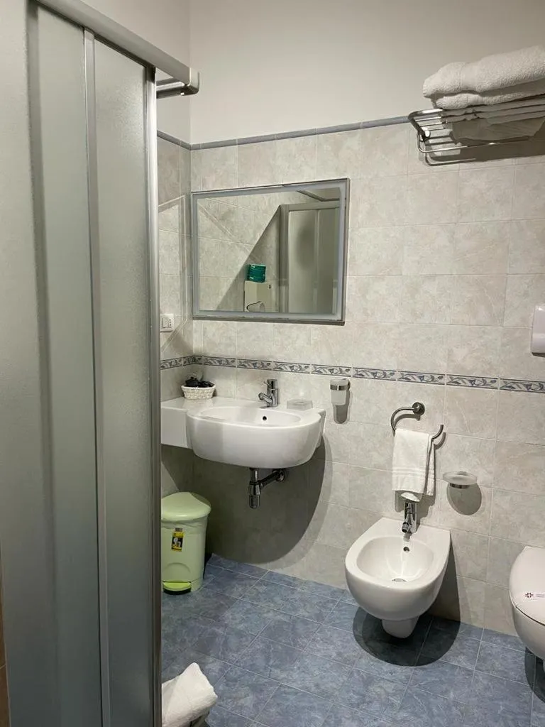 Bathroom in Albergo Bouganville