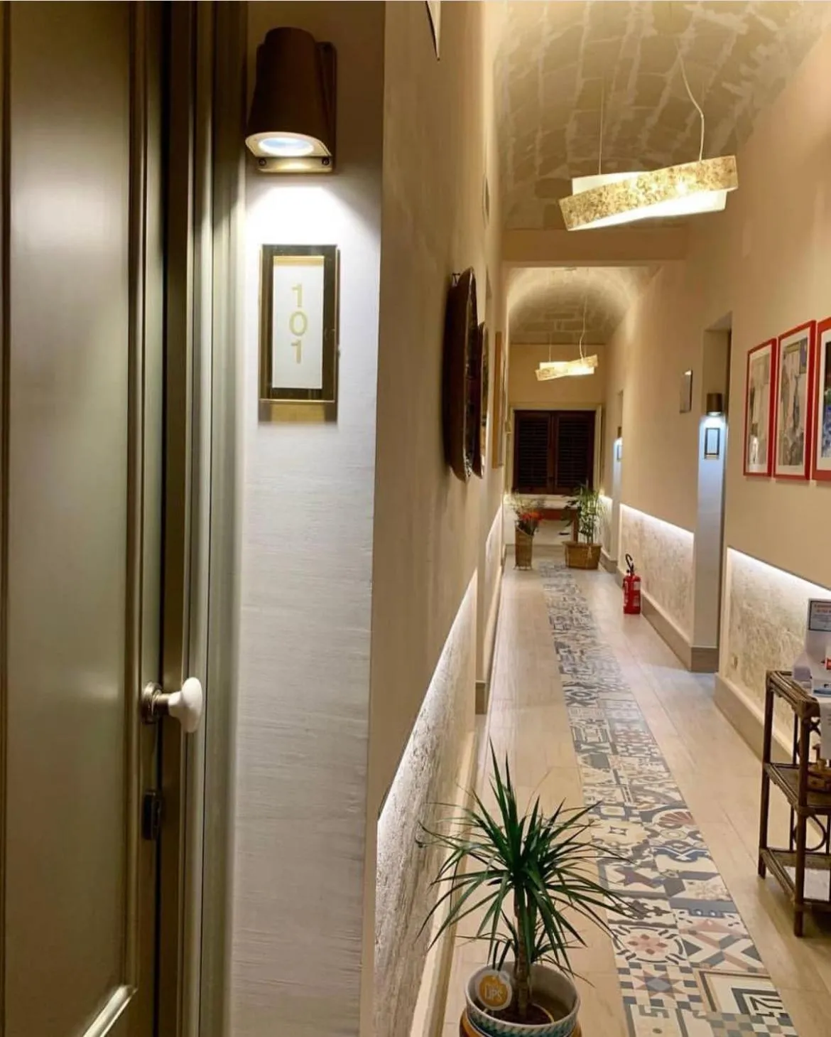 hair dresser, Bed in Albergo Bouganville