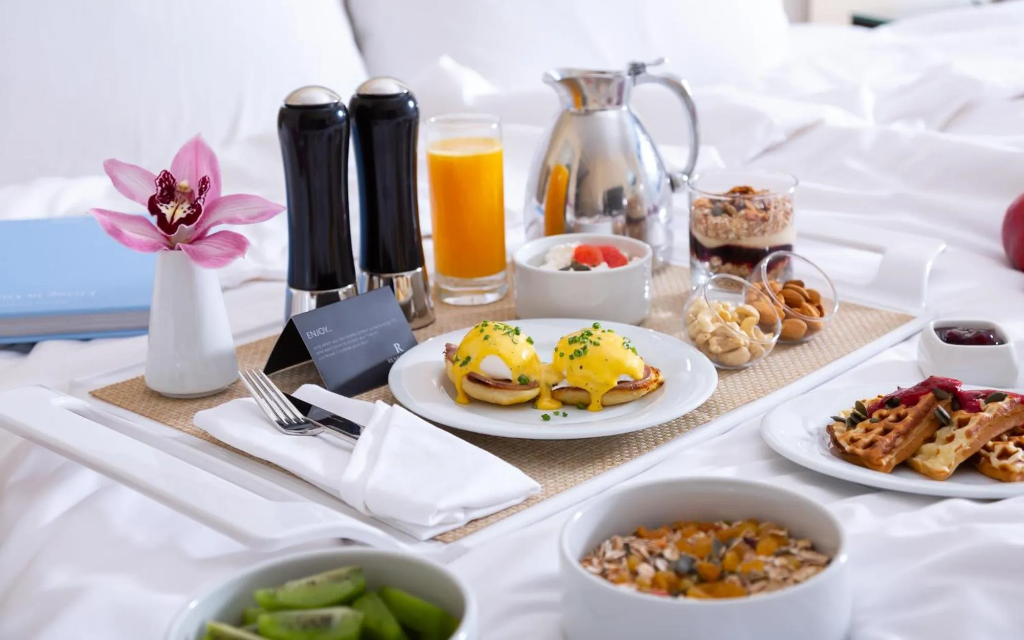 Breakfast in Renaissance by Sulo