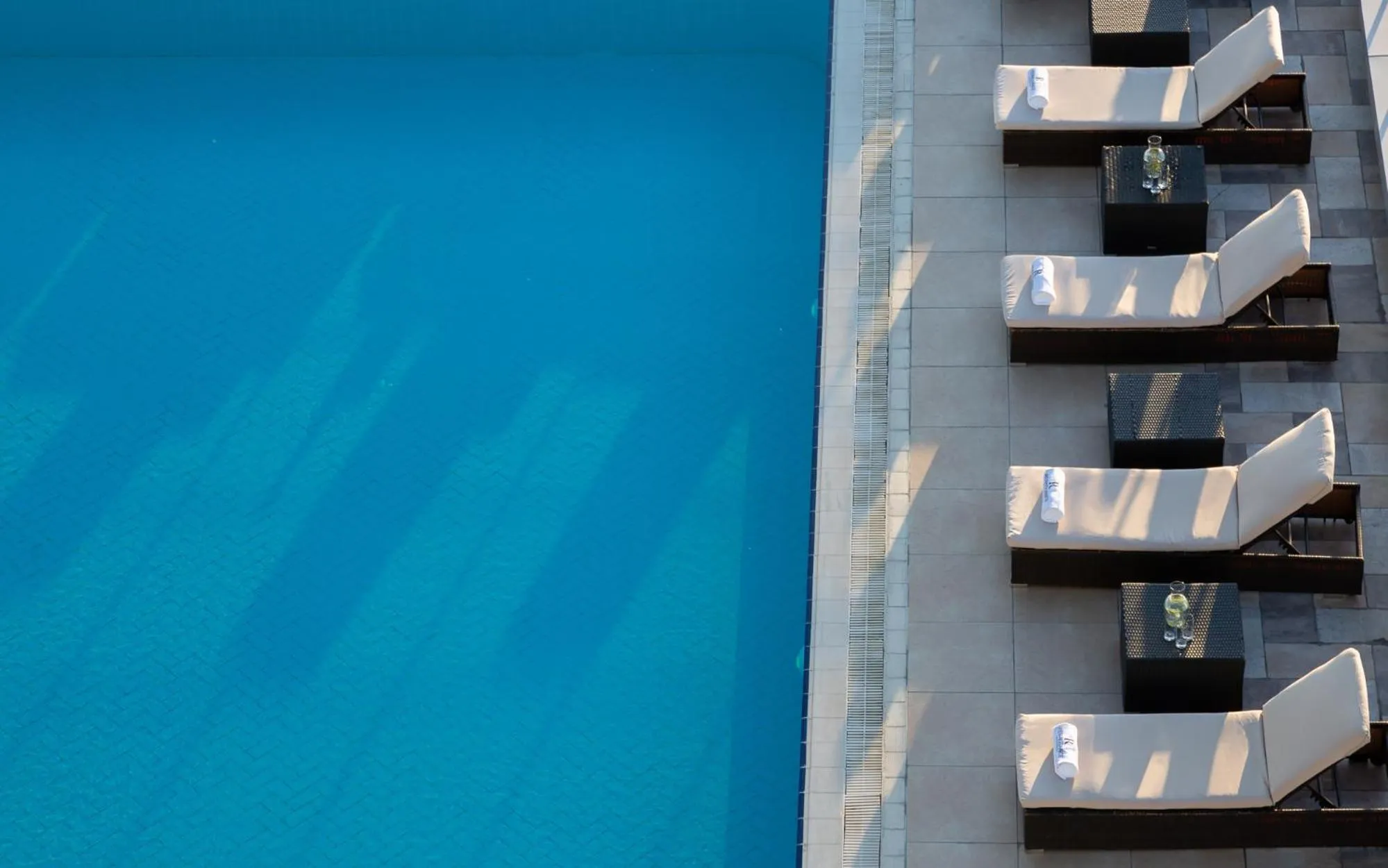 Swimming pool in Renaissance by Sulo