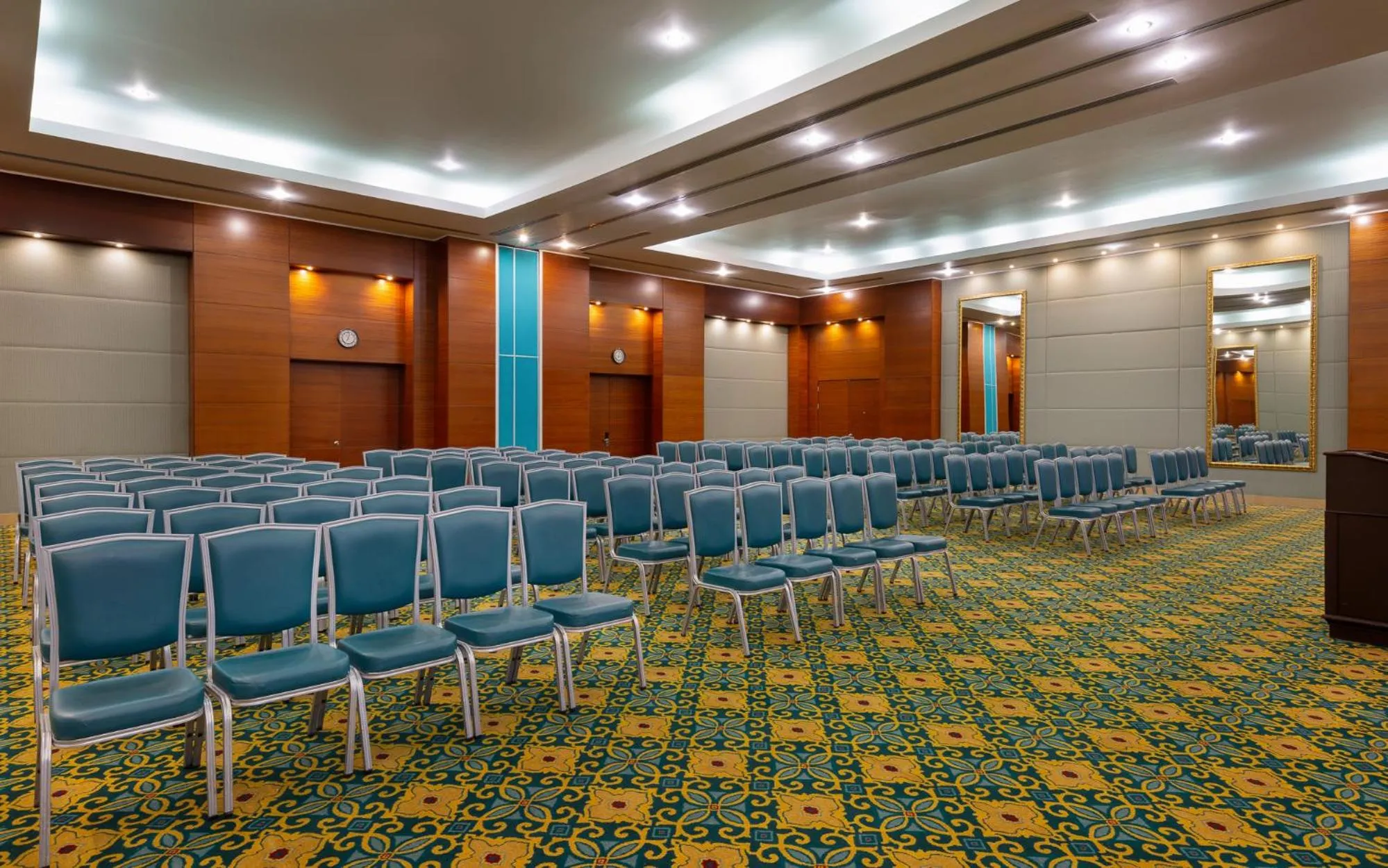 Meeting/conference room in Renaissance by Sulo