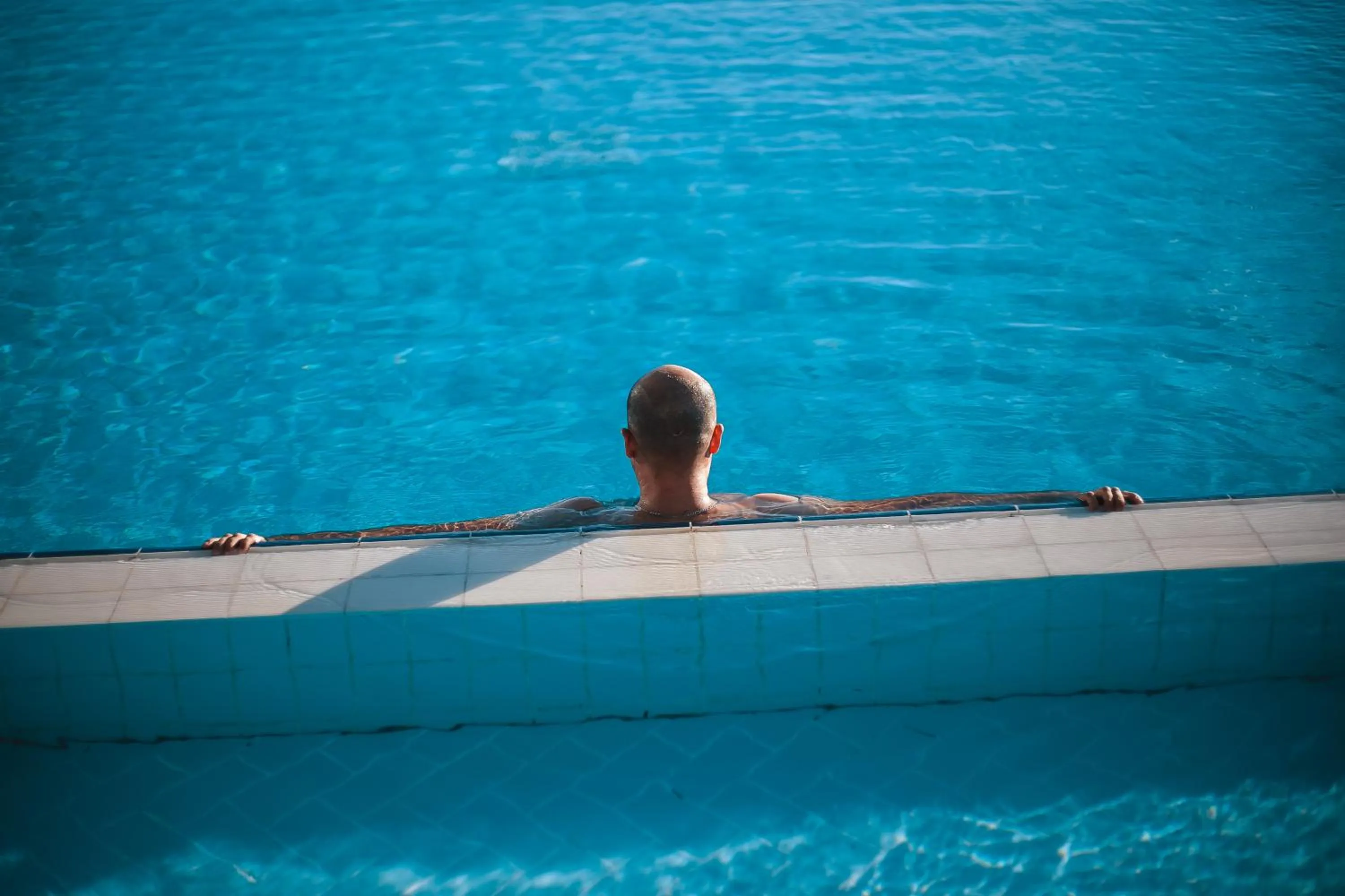 Swimming pool in Renaissance by Sulo