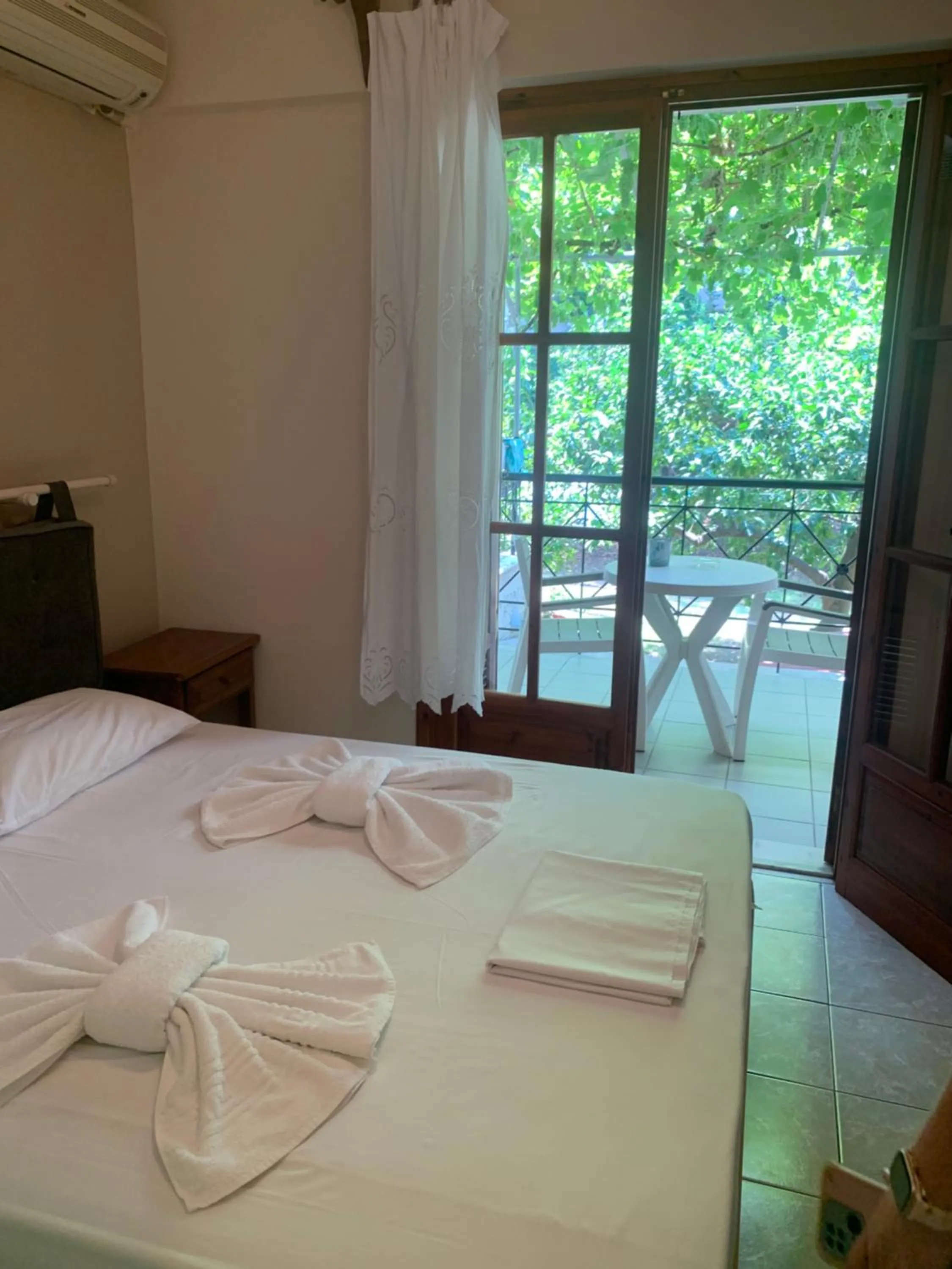 Photo of the whole room, Bed in Hotel Eleana