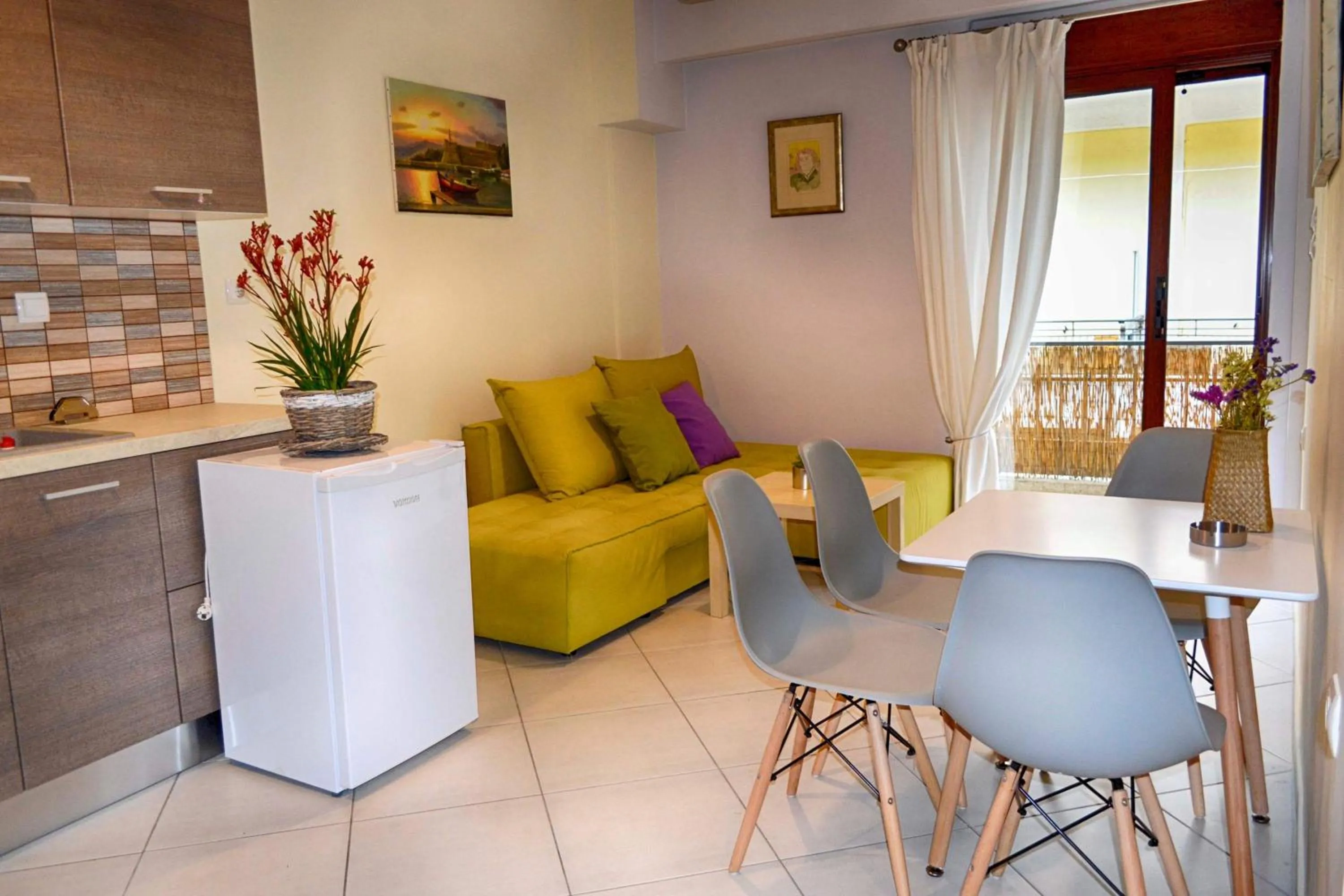 Living room in CENTRAL guest room