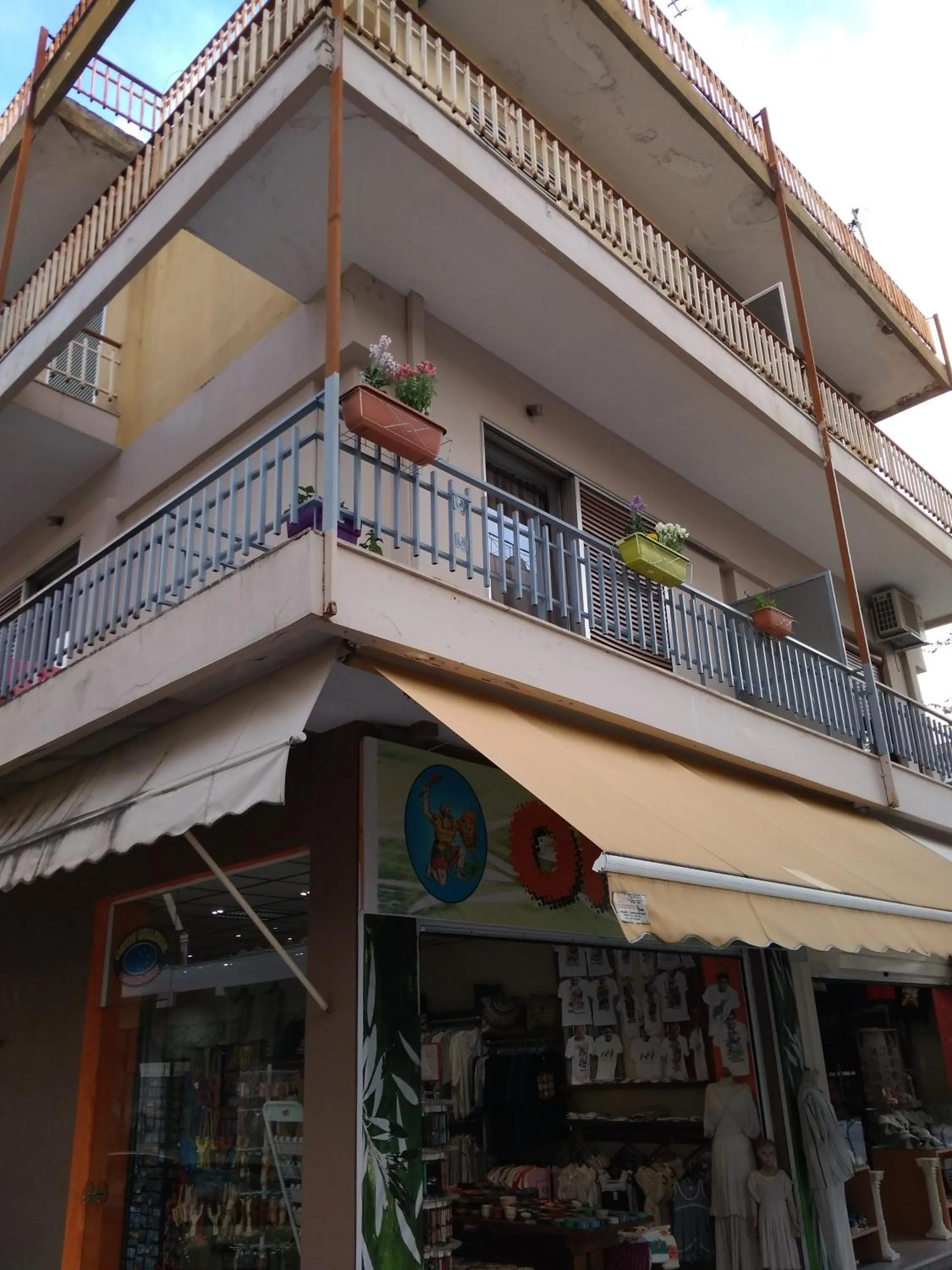 Property building in CENTRAL guest room