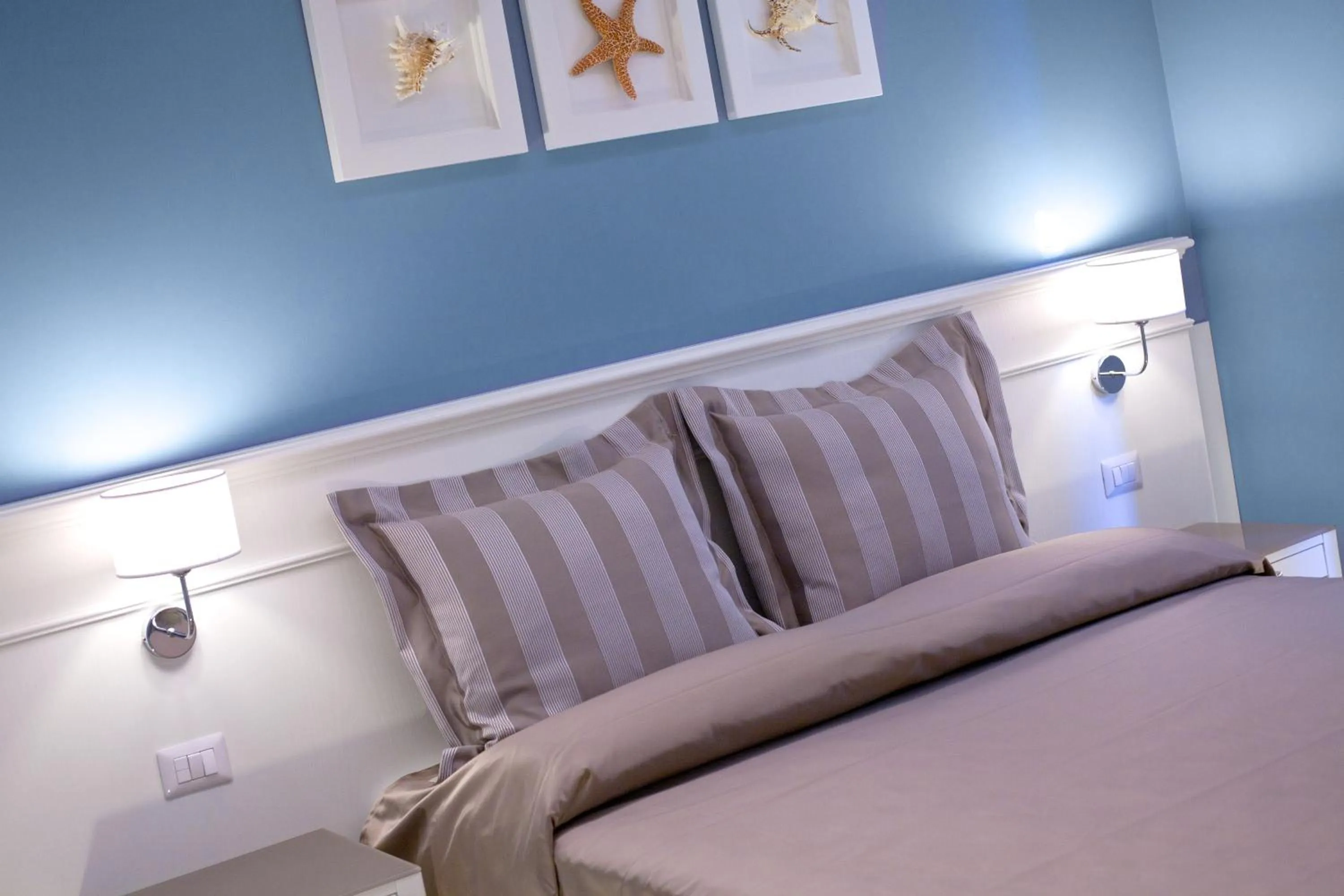 Decorative detail, Bed in Hotel Nettuno