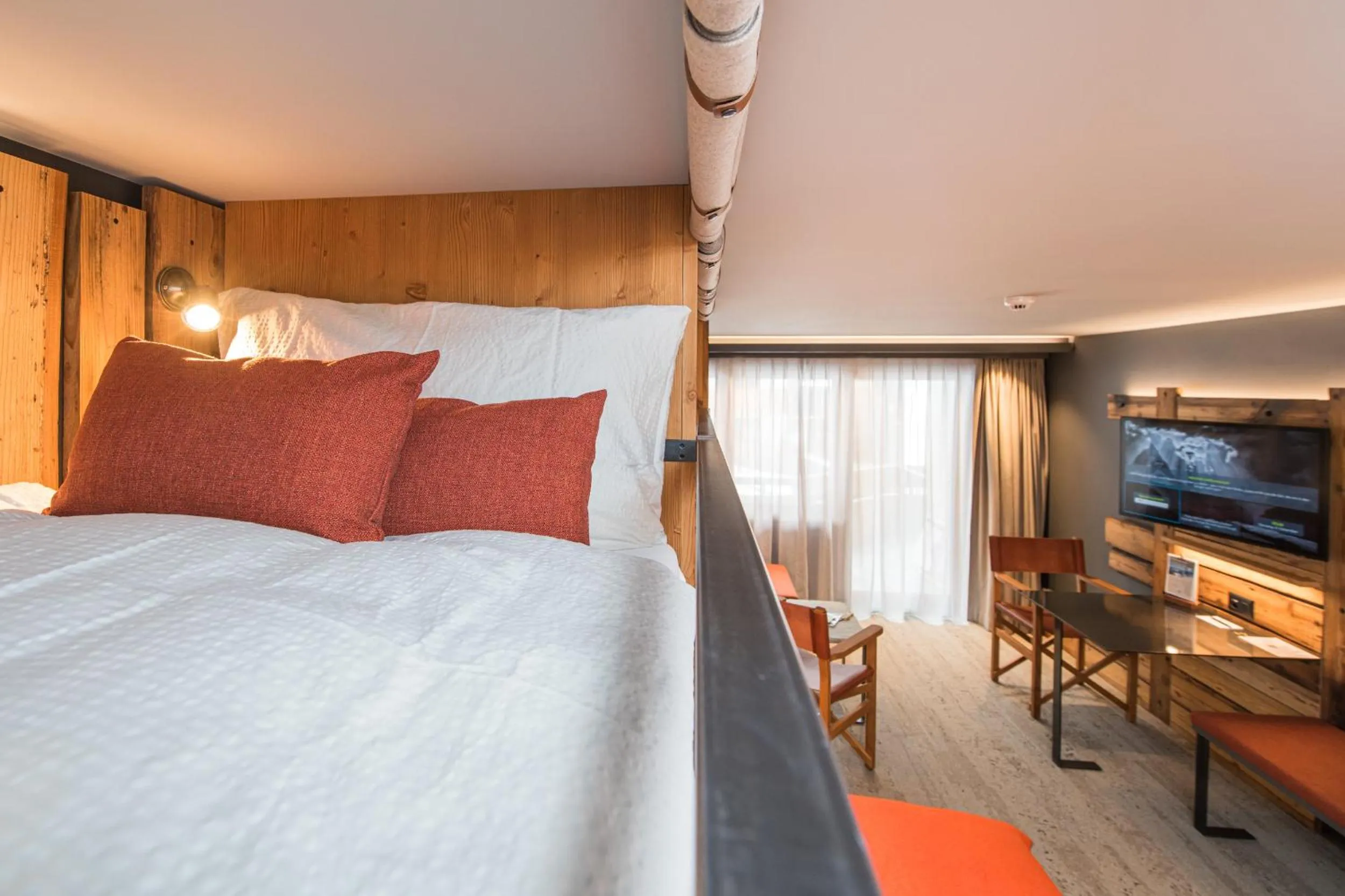 Bedroom, Bed in BaseCamp Hotel