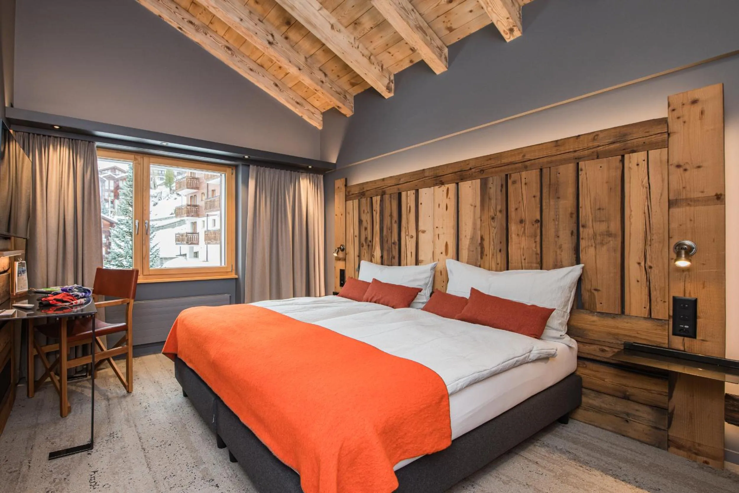 Bedroom, Bed in BaseCamp Hotel