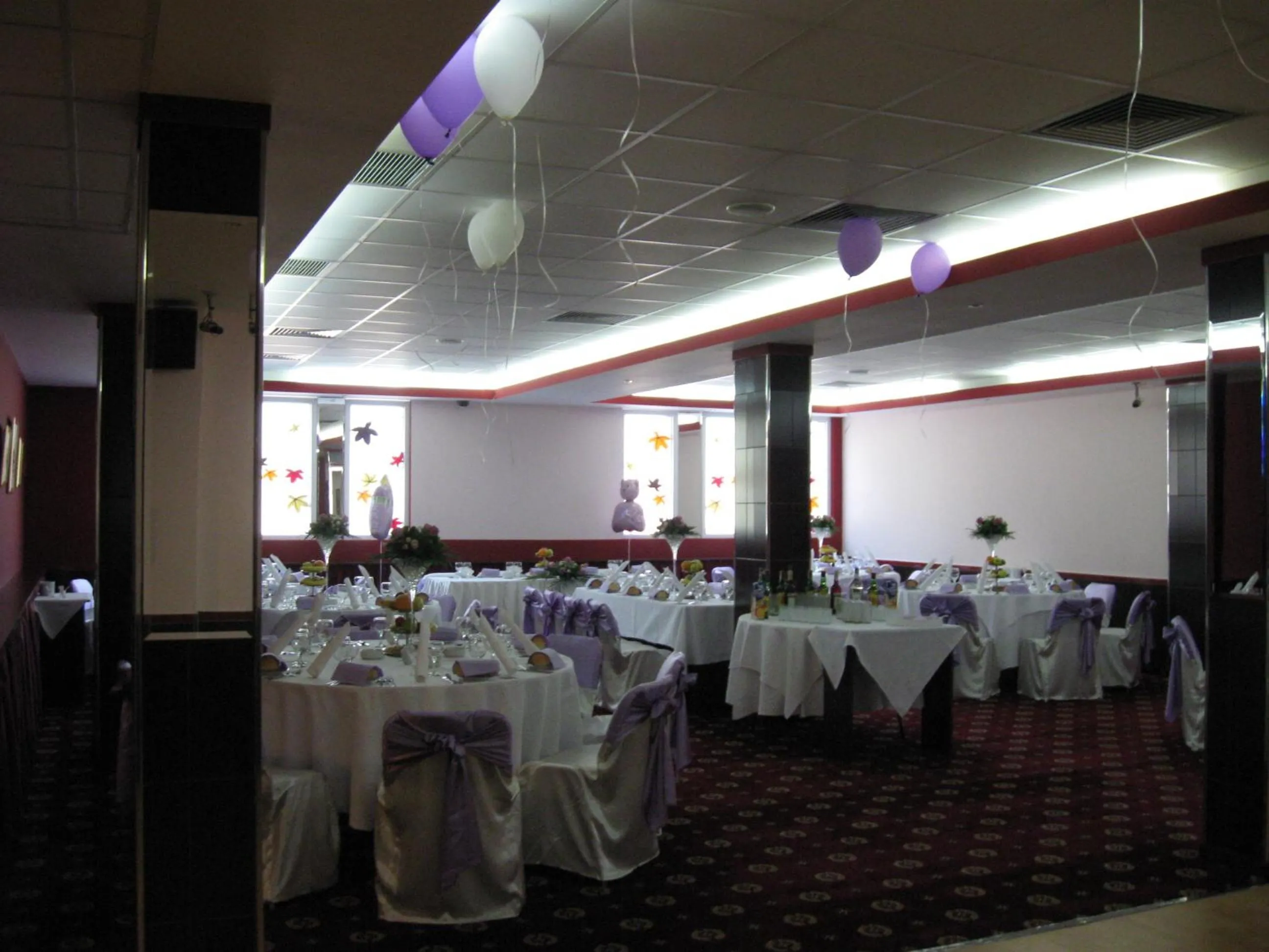 Restaurant/places to eat in Hotel Premiere