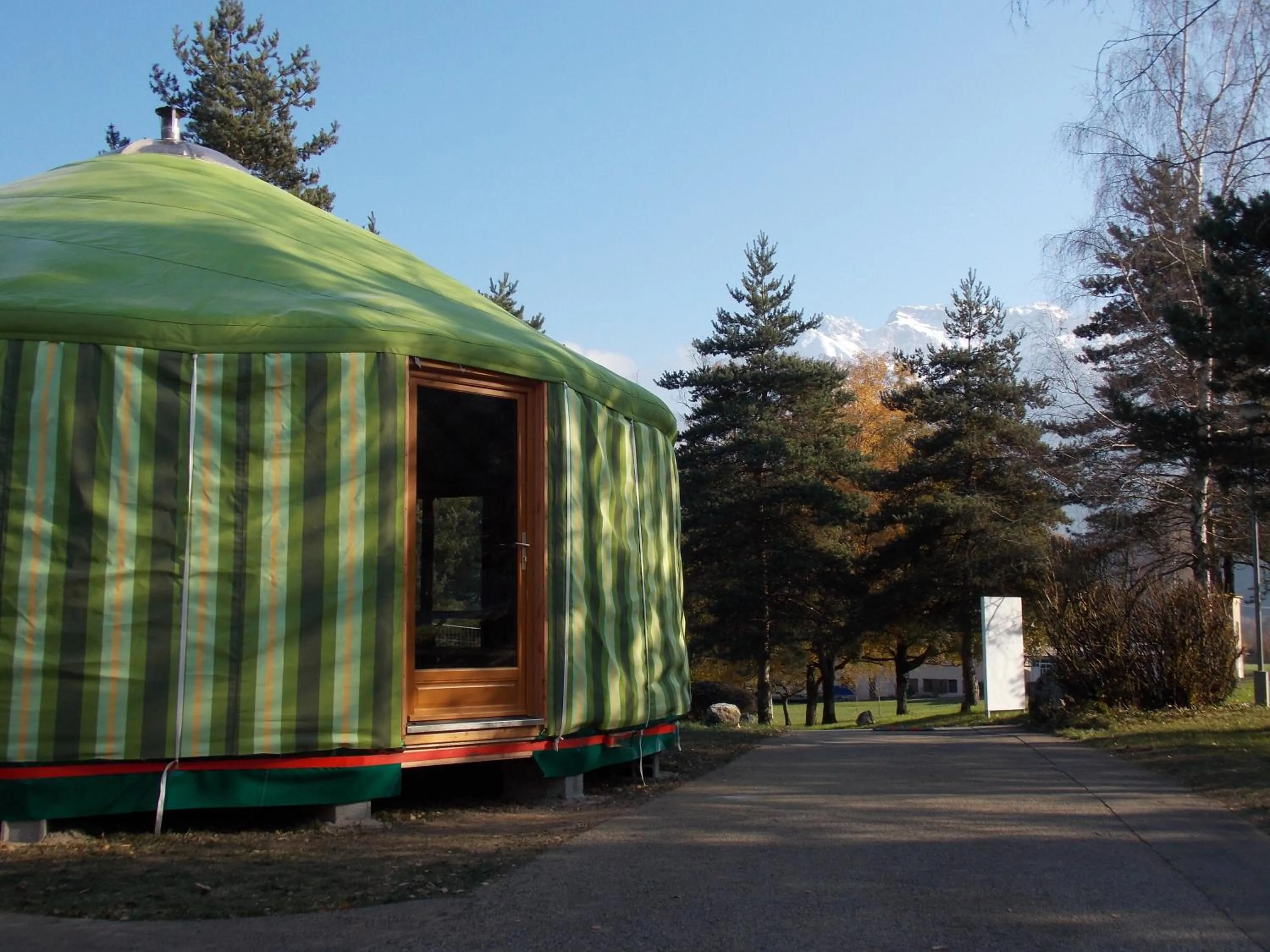 Facade/entrance in Le Pré du Lac