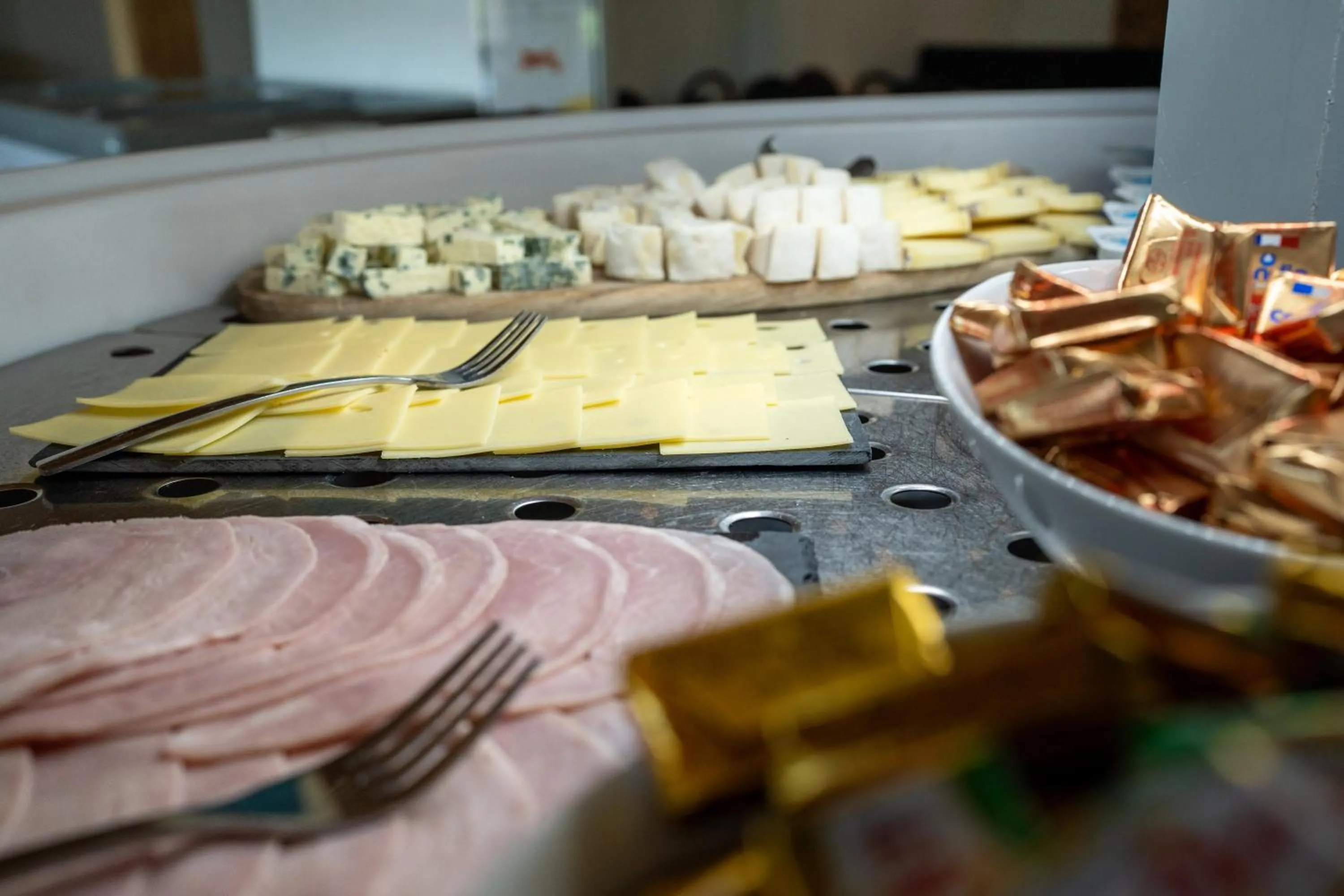 Buffet breakfast in Le Pré du Lac