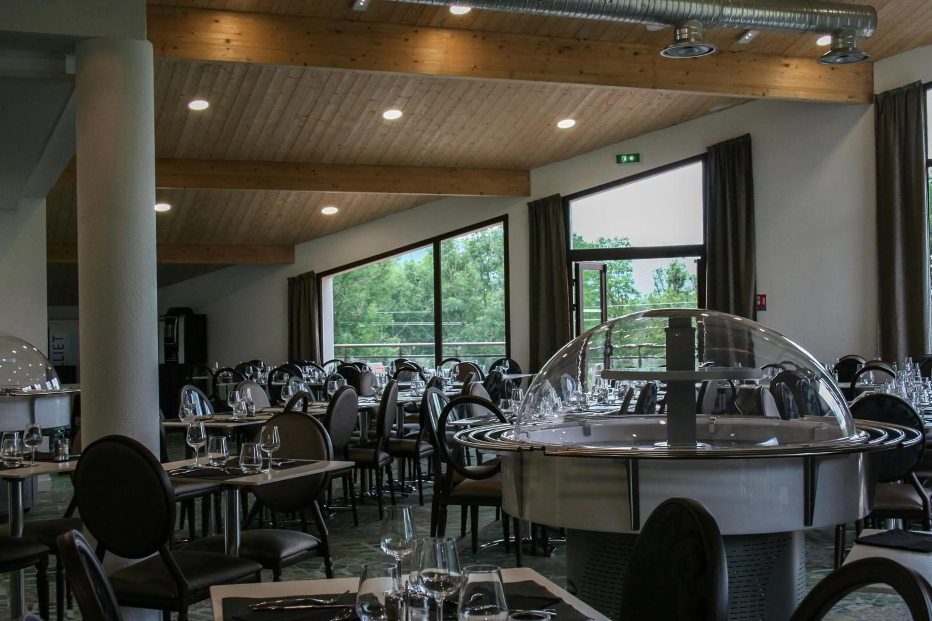 Restaurant/places to eat in Le Pré du Lac