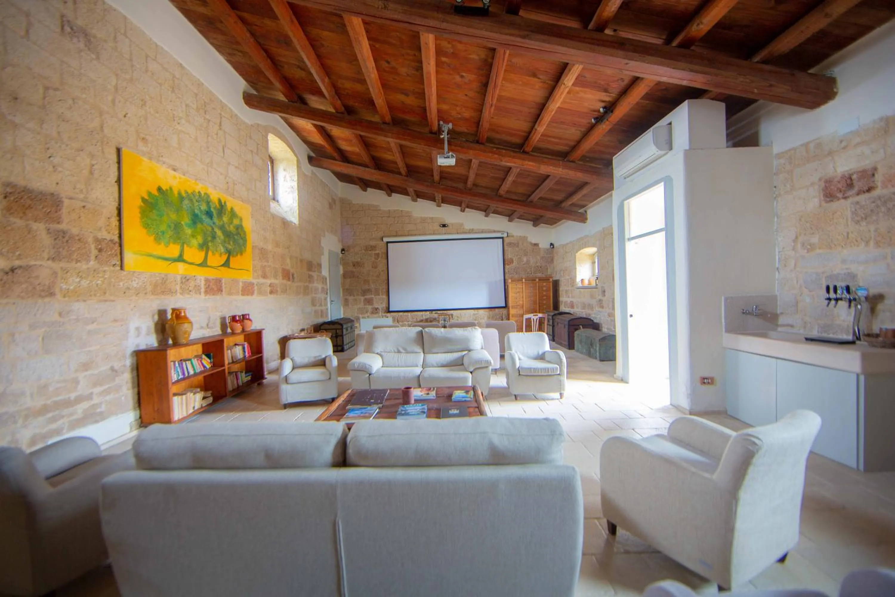 Communal lounge/ TV room in Lama Di Luna Biomasseria