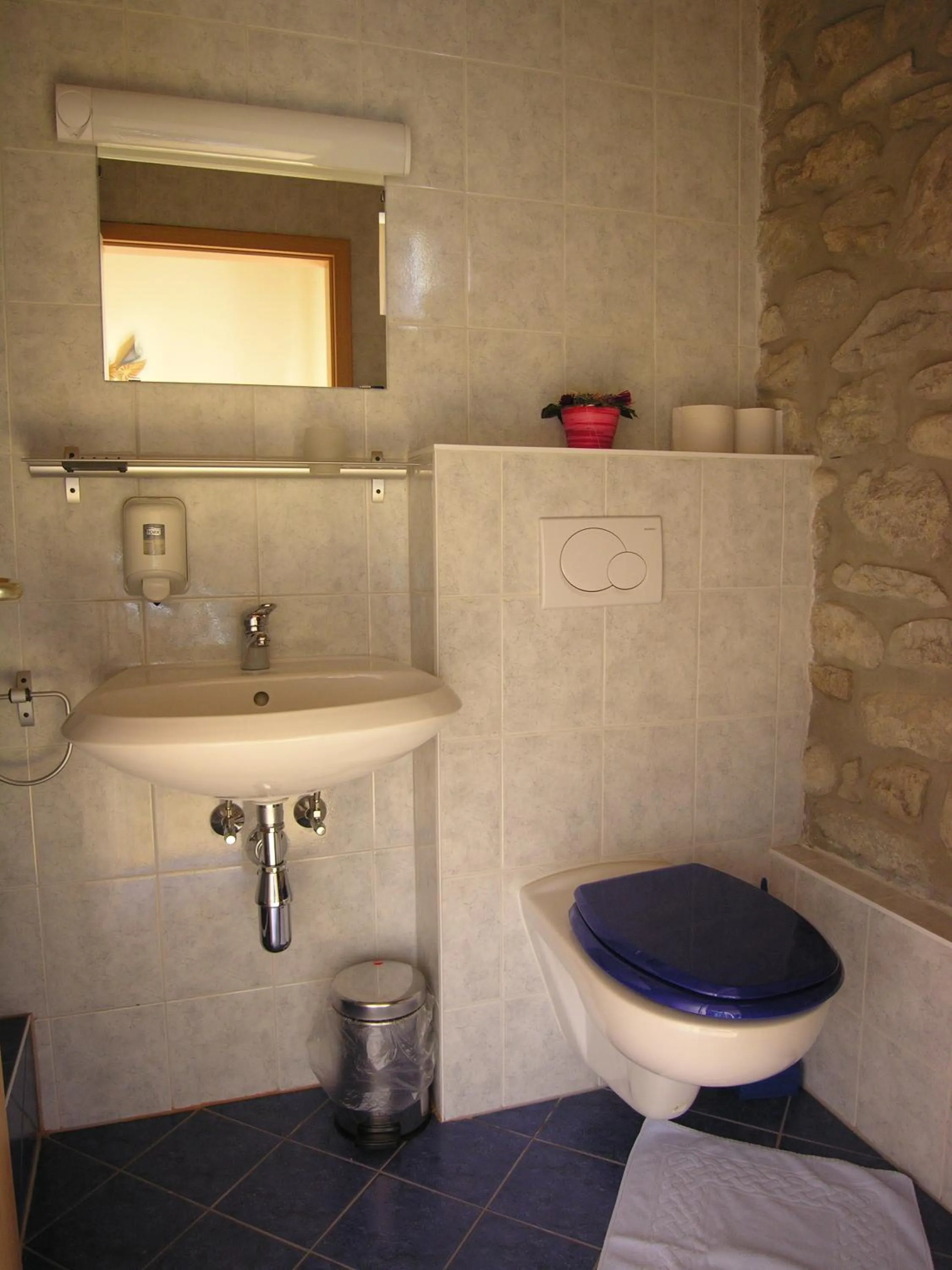 Shower in Hotel Acacia