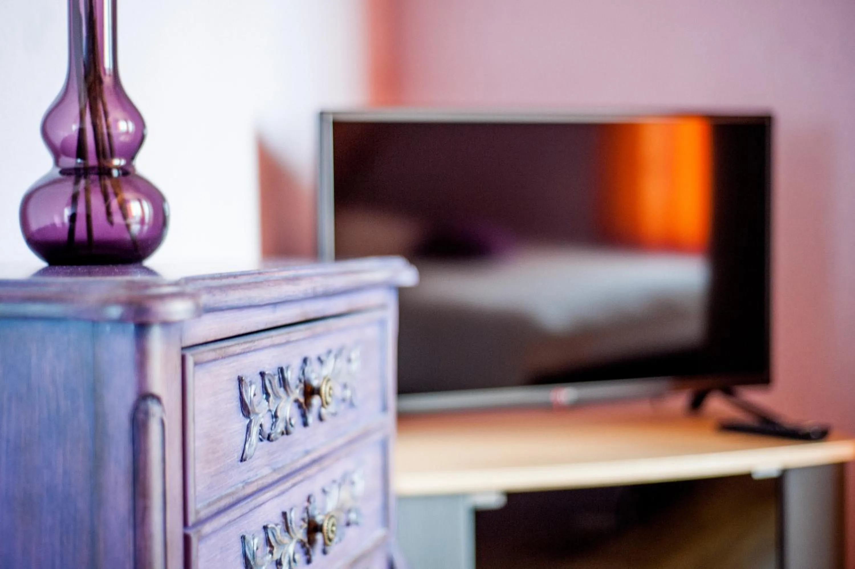 Decorative detail, Bed in Hotel Acacia