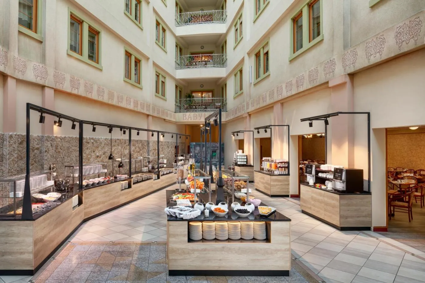 Restaurant/places to eat in Wellness Hotel Babylon