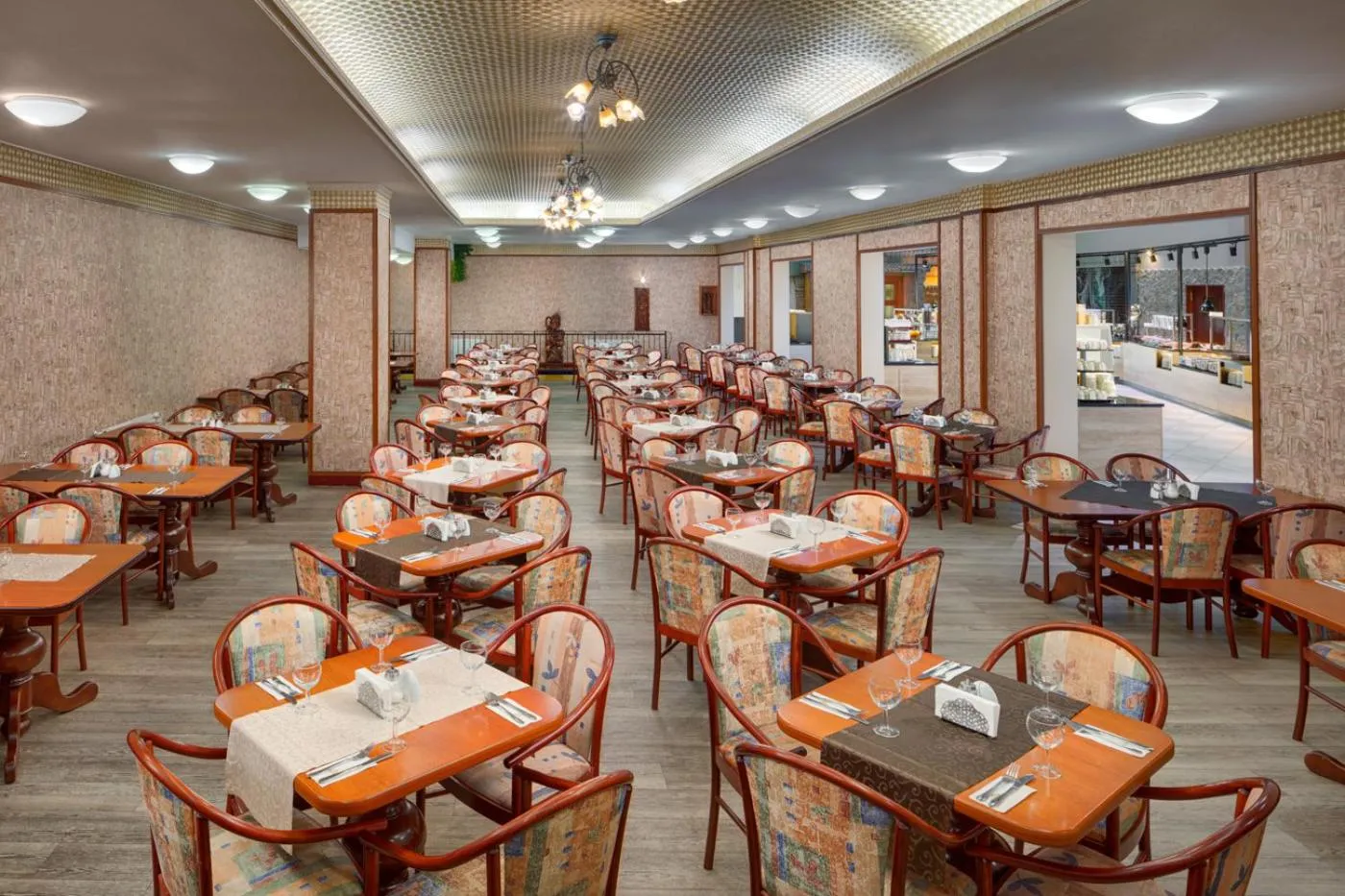 Restaurant/places to eat in Wellness Hotel Babylon