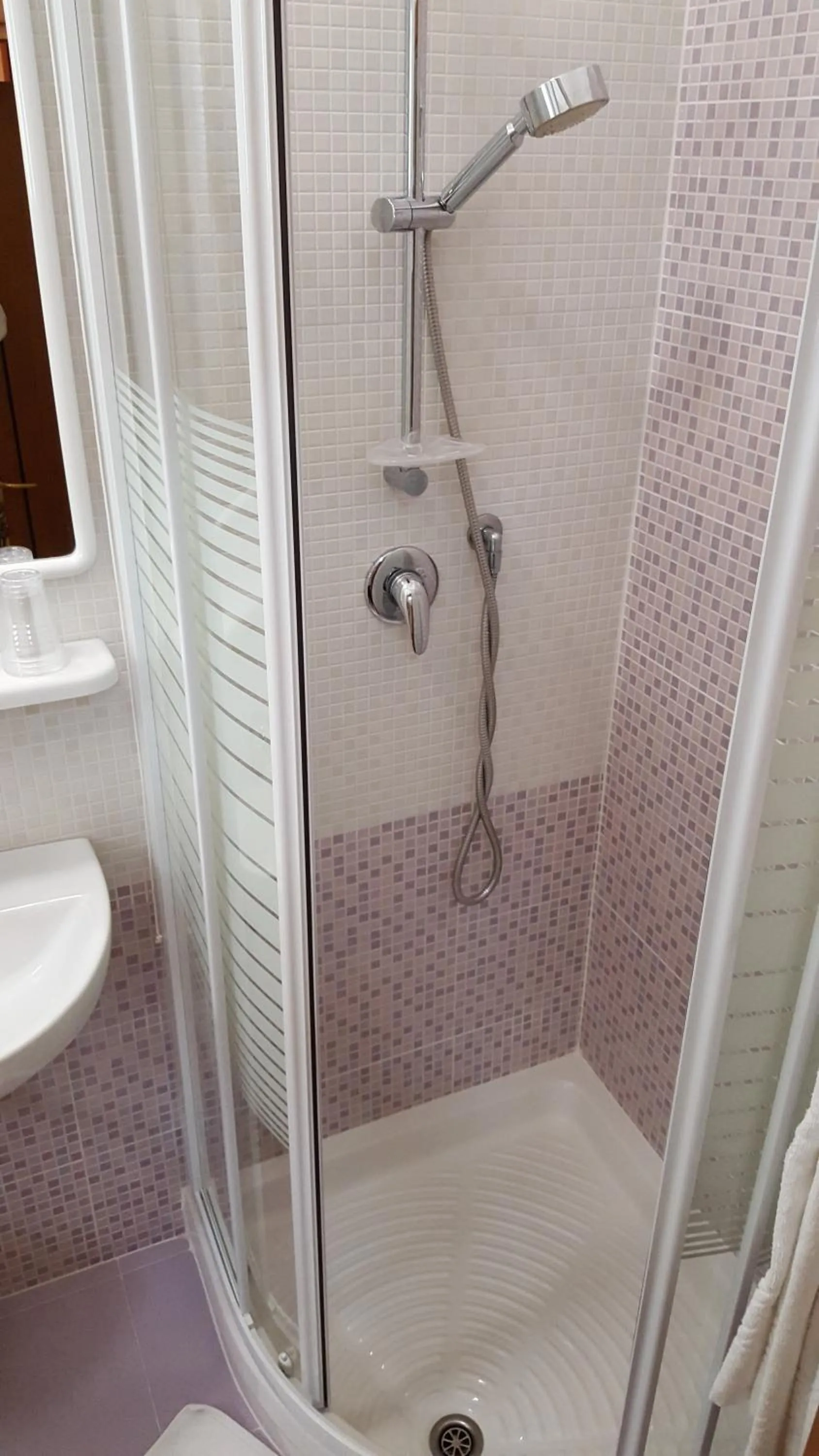 Shower in Hotel Canova