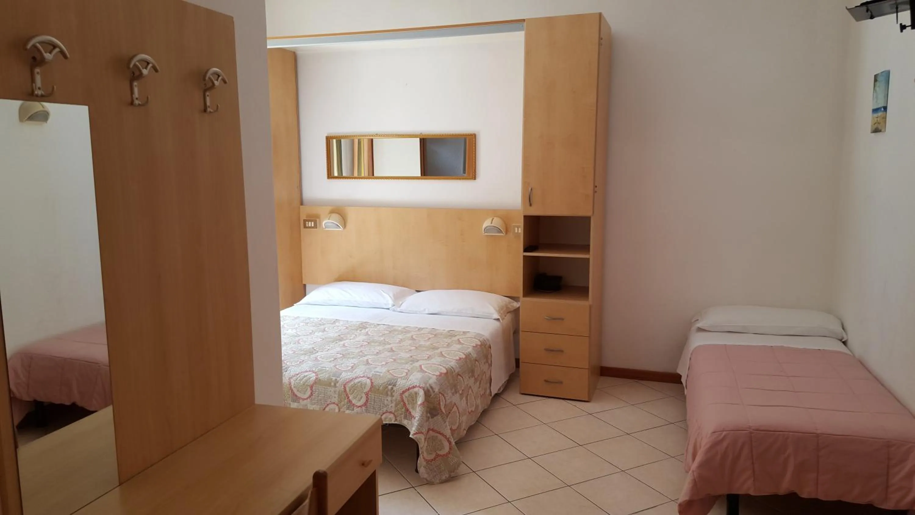 Photo of the whole room in Hotel Canova