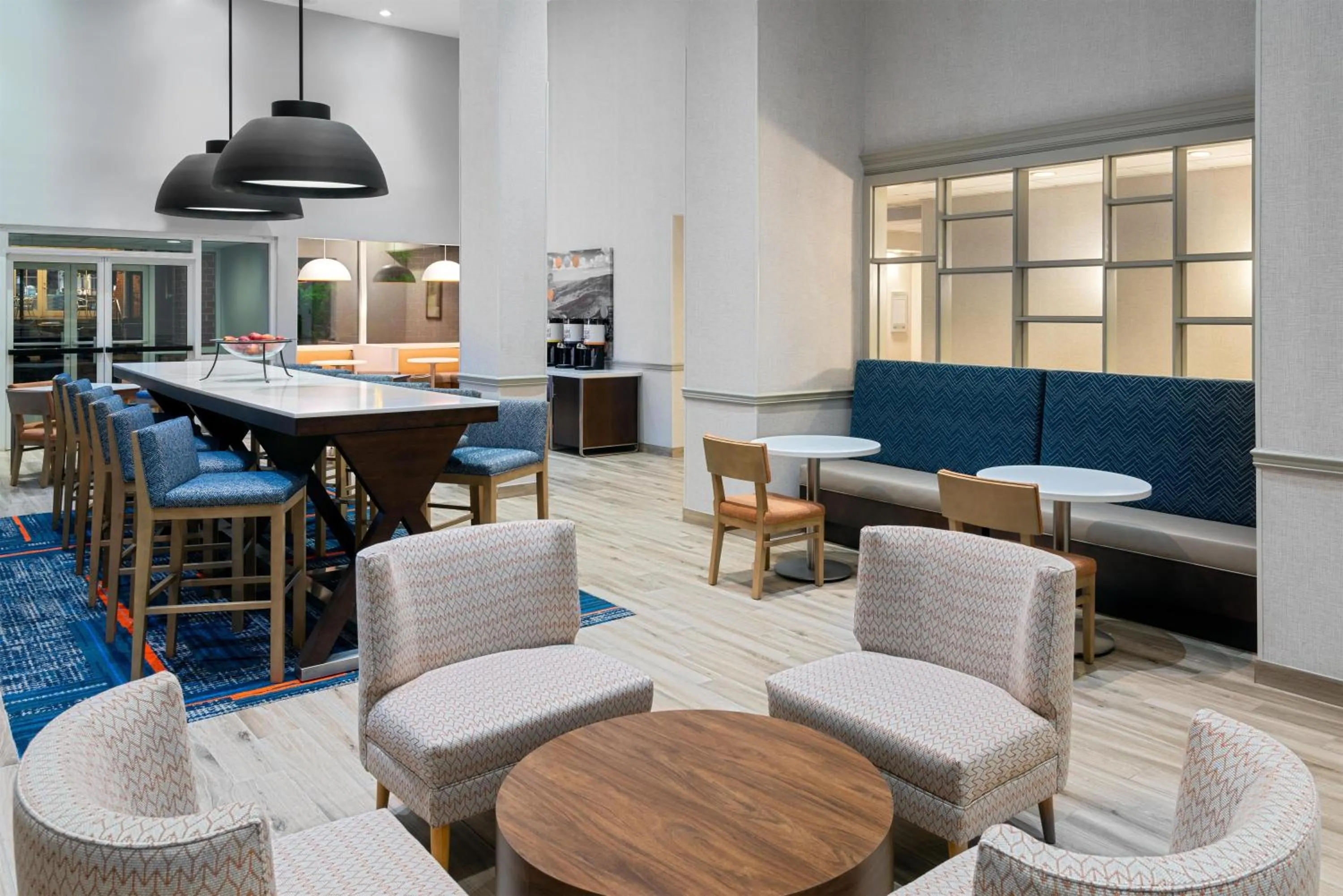 Lobby or reception in Hampton Inn & Suites Charlottesville at the University