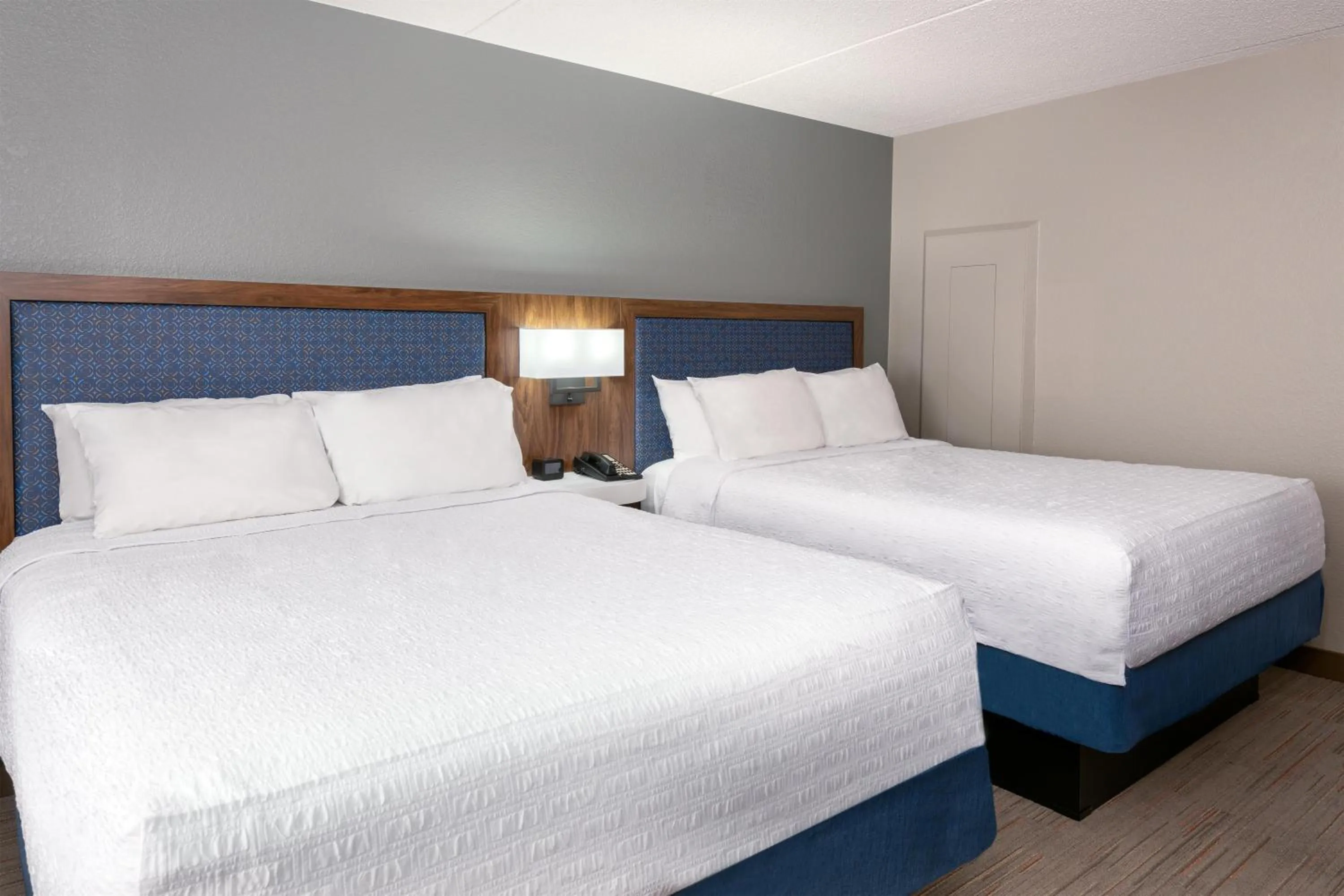 Bed in Hampton Inn & Suites Charlottesville at the University