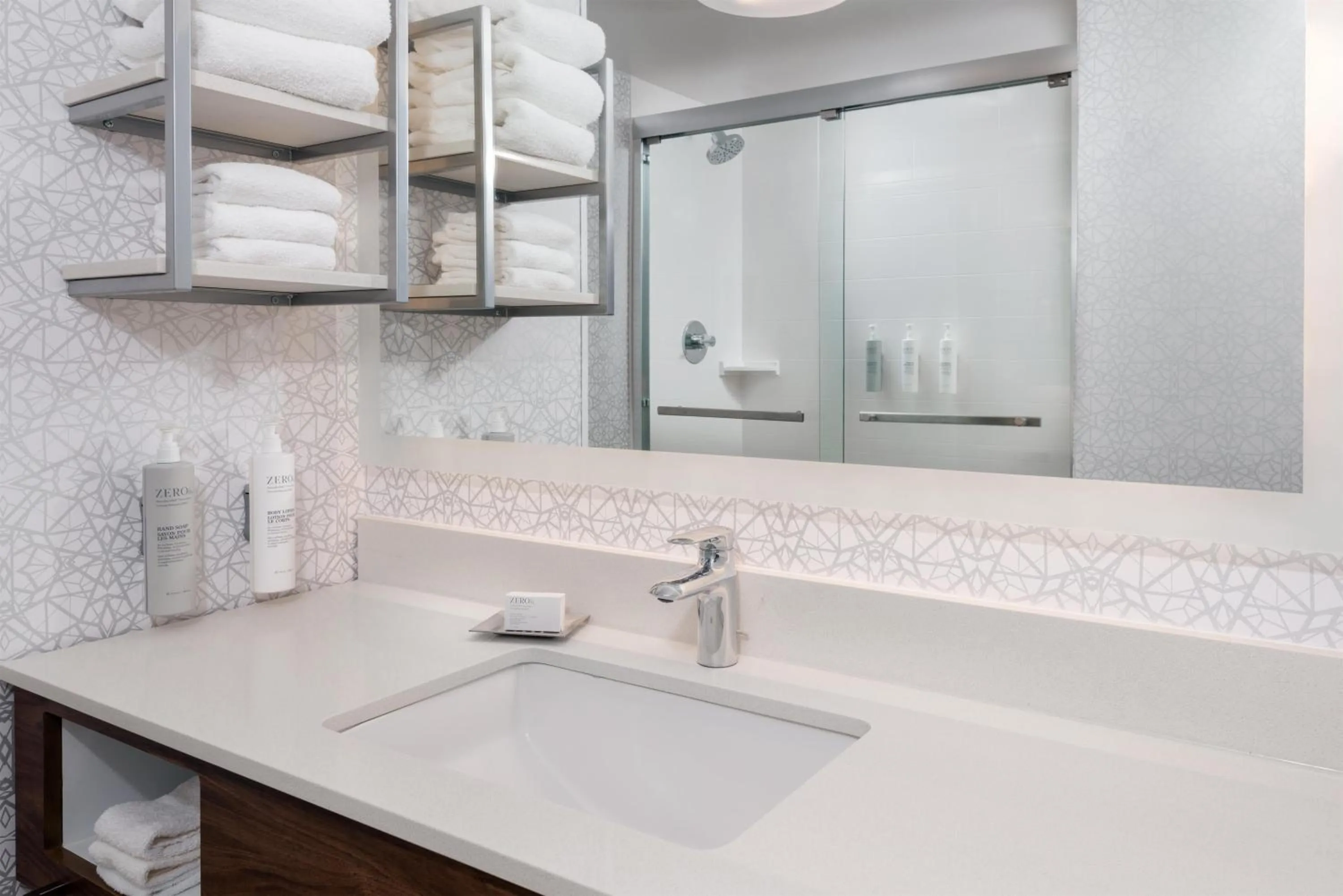 Bathroom in Hampton Inn & Suites Charlottesville at the University