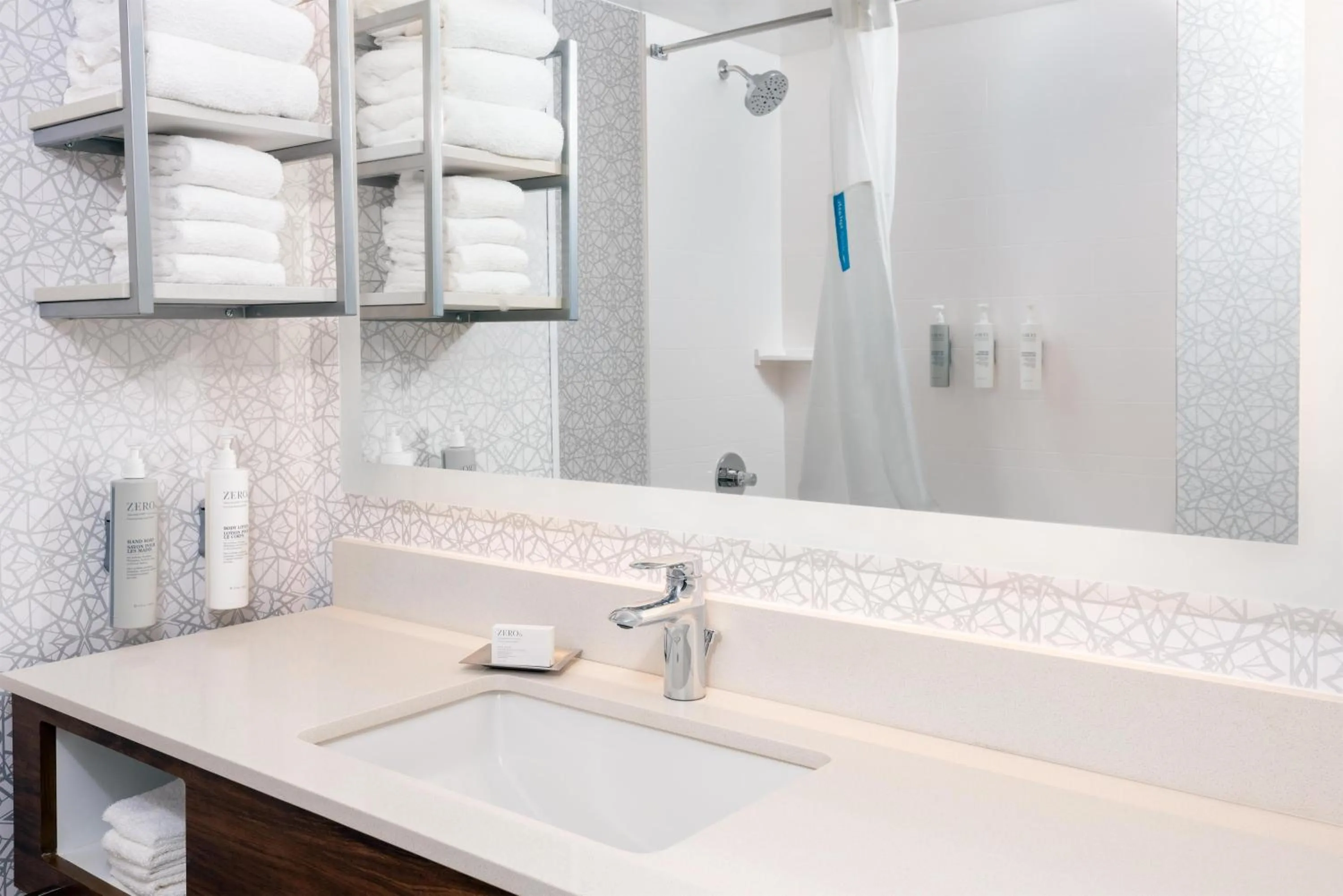 Bathroom in Hampton Inn & Suites Charlottesville at the University