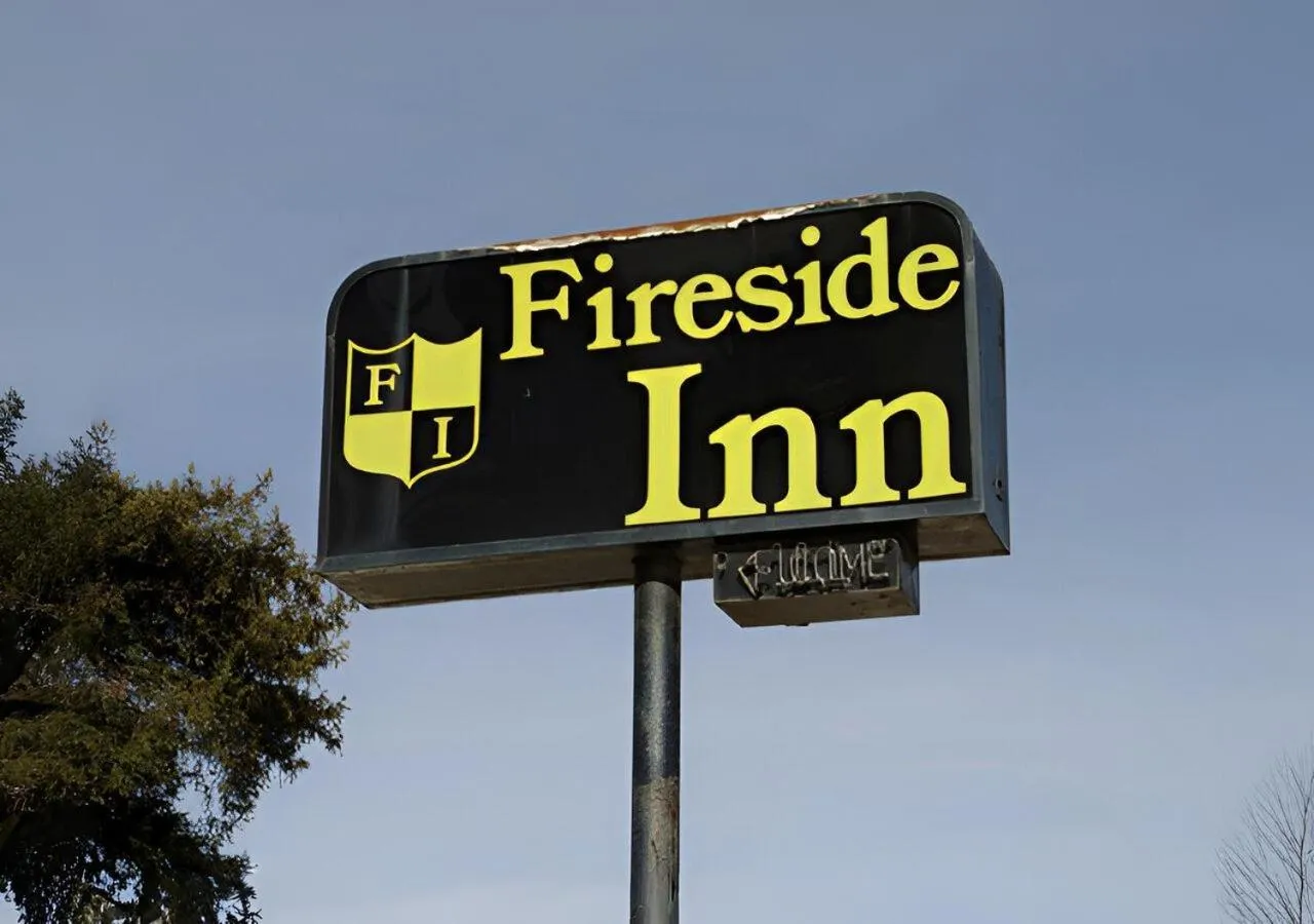 Logo/Certificate/Sign in Fireside Inn