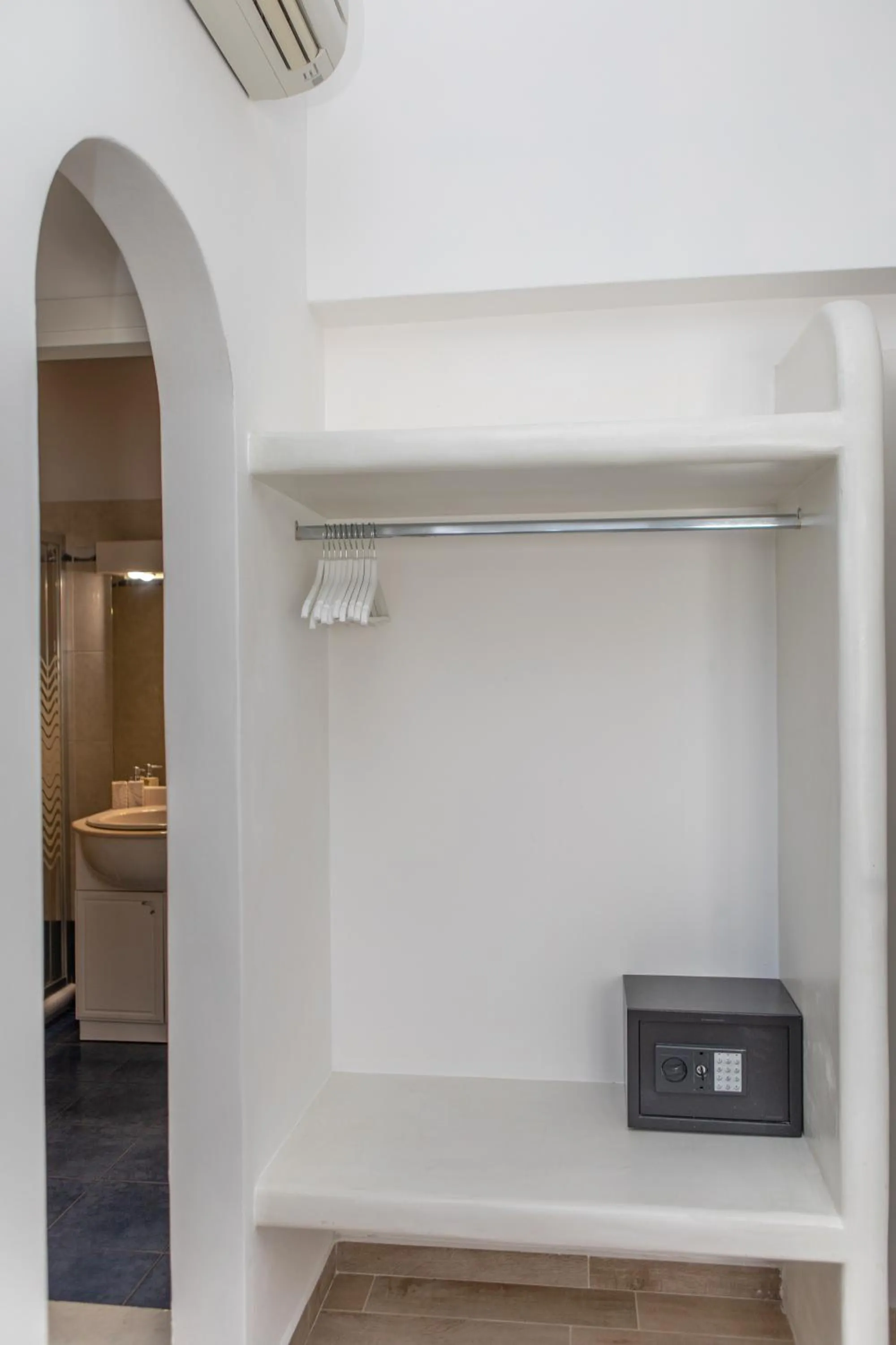 Naxos Illusion Nikos Verikokos