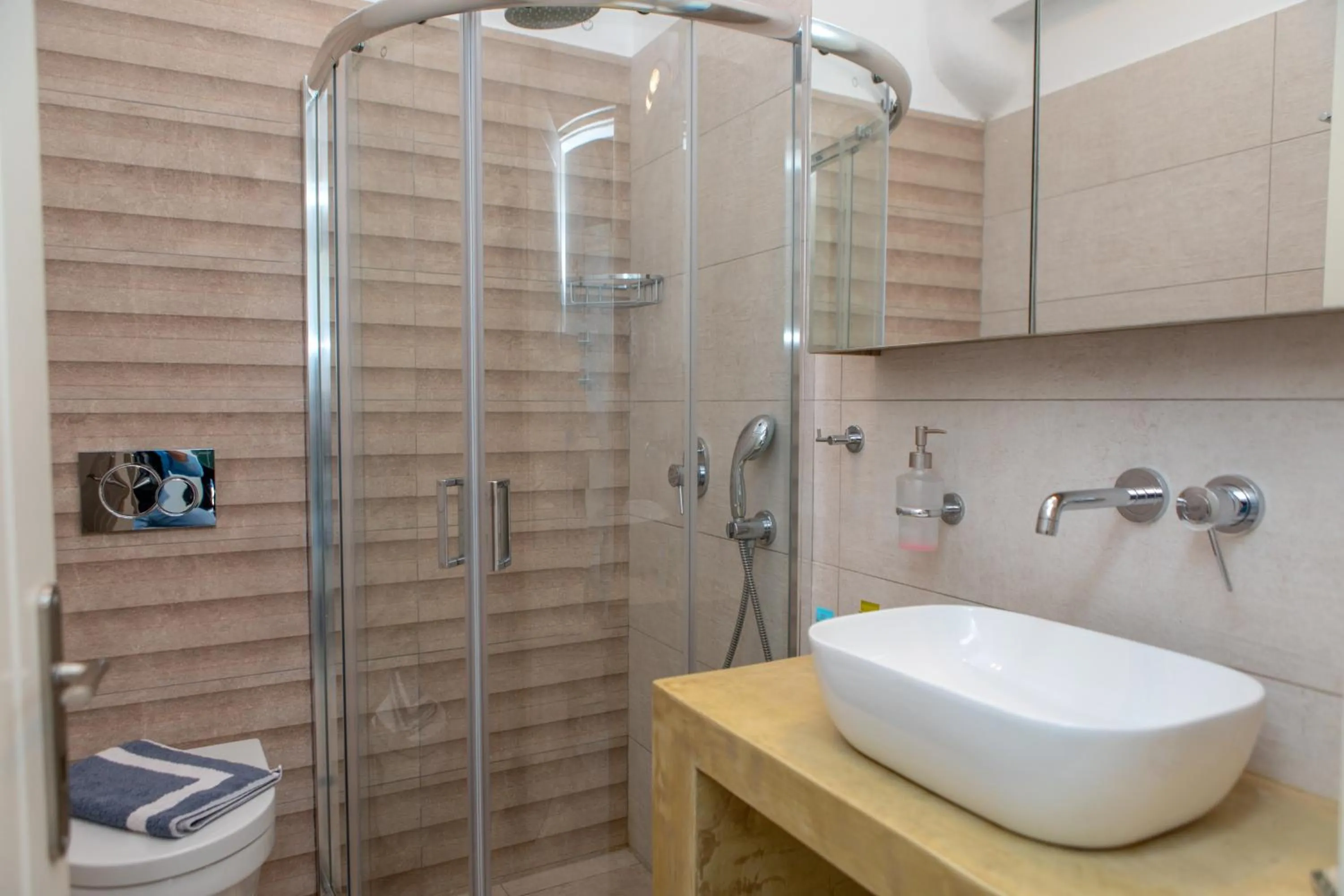 Naxos Illusion Nikos Verikokos