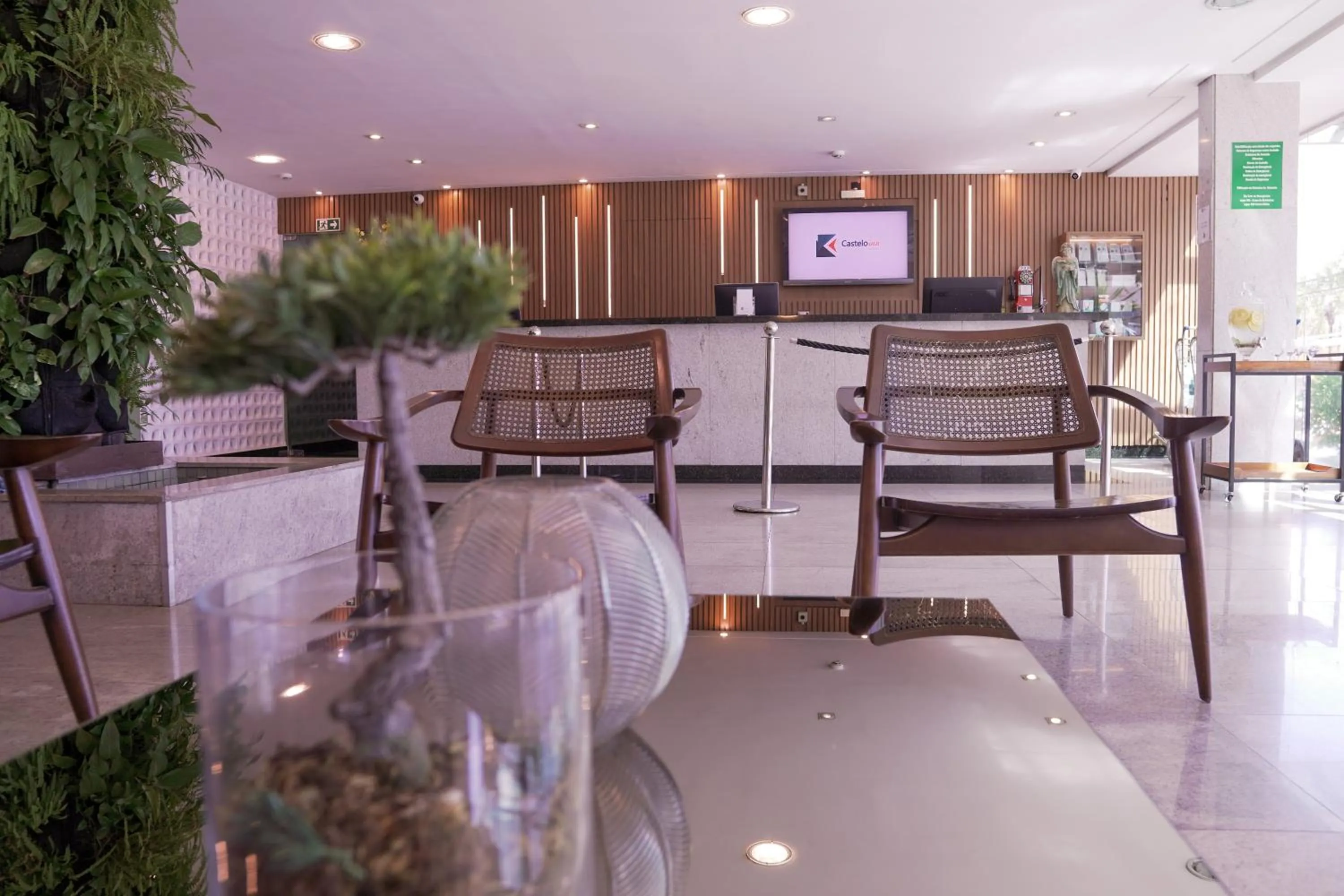 Lobby or reception in Castelo Inn Hotel
