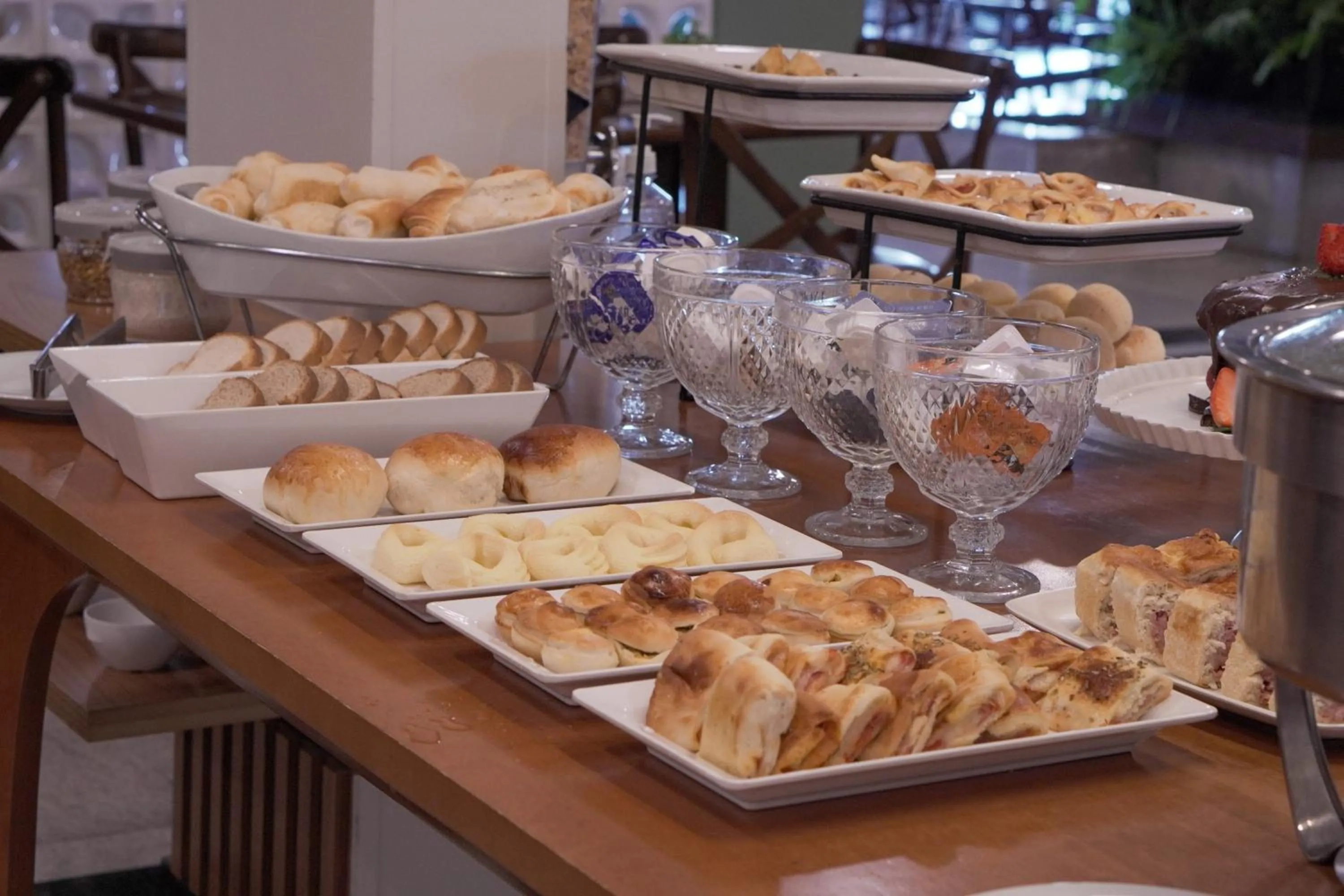 Buffet breakfast in Castelo Inn Hotel