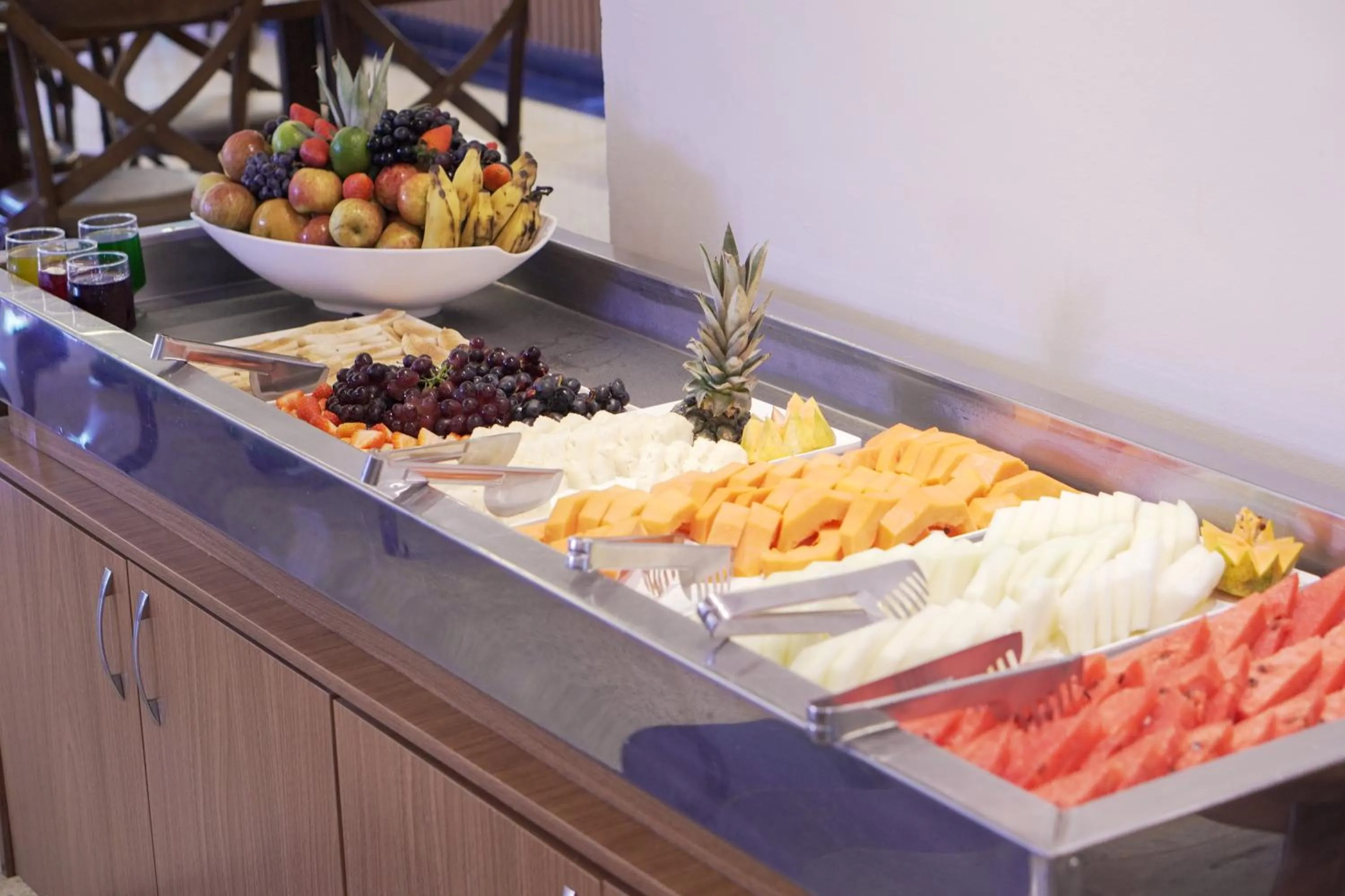 Buffet breakfast in Castelo Inn Hotel