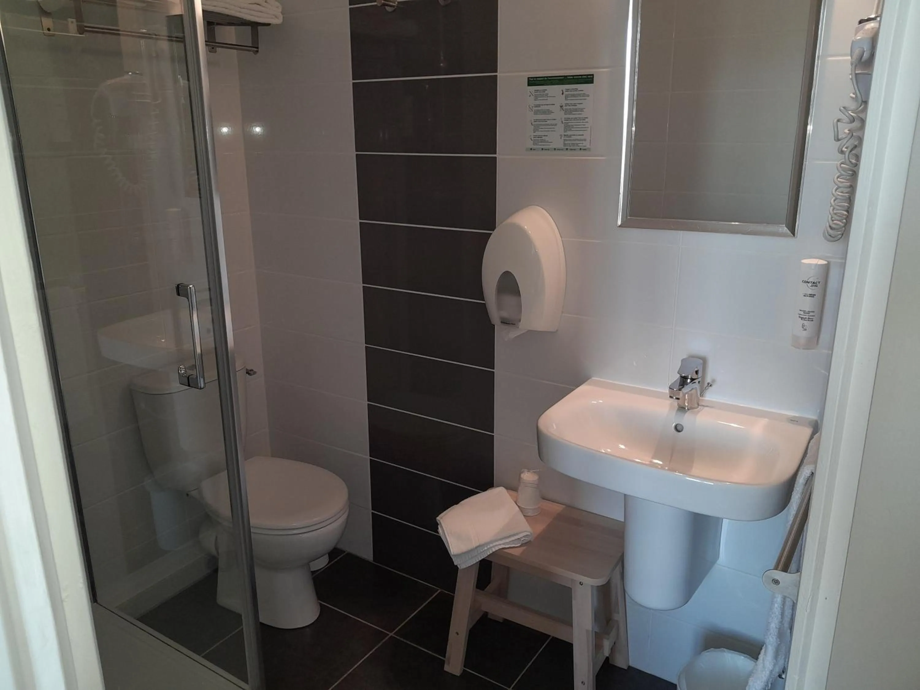 Bathroom in Hôtel Océan Dinan