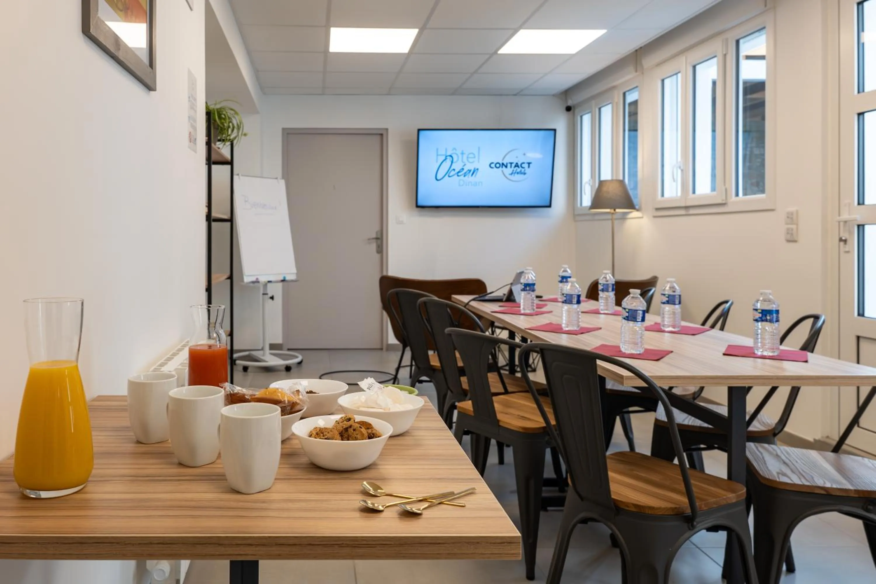 Meeting/conference room in Hôtel Océan Dinan