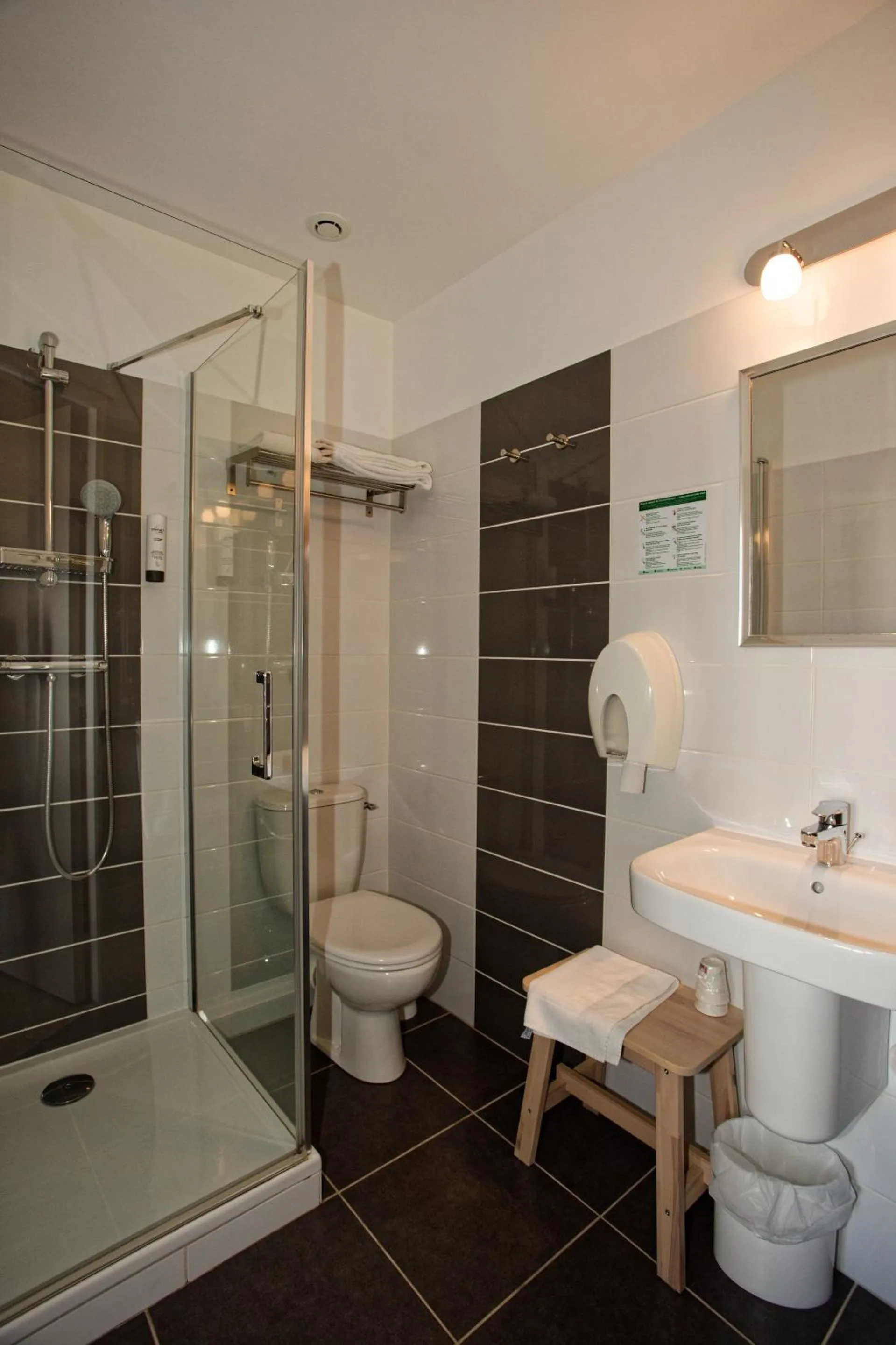 Bathroom in Hôtel Océan Dinan