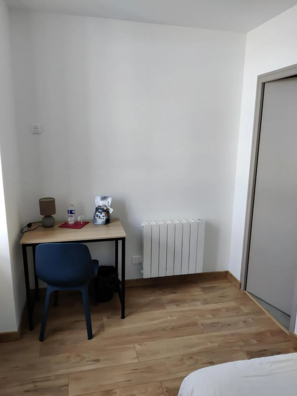 Bedroom, Bed in Hôtel Océan Dinan