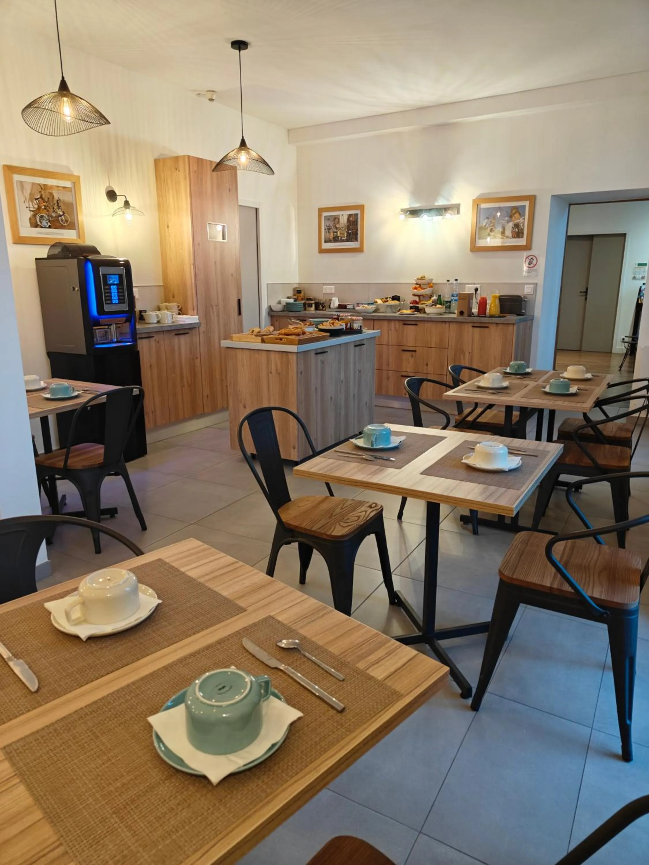 Breakfast in Hôtel Océan Dinan