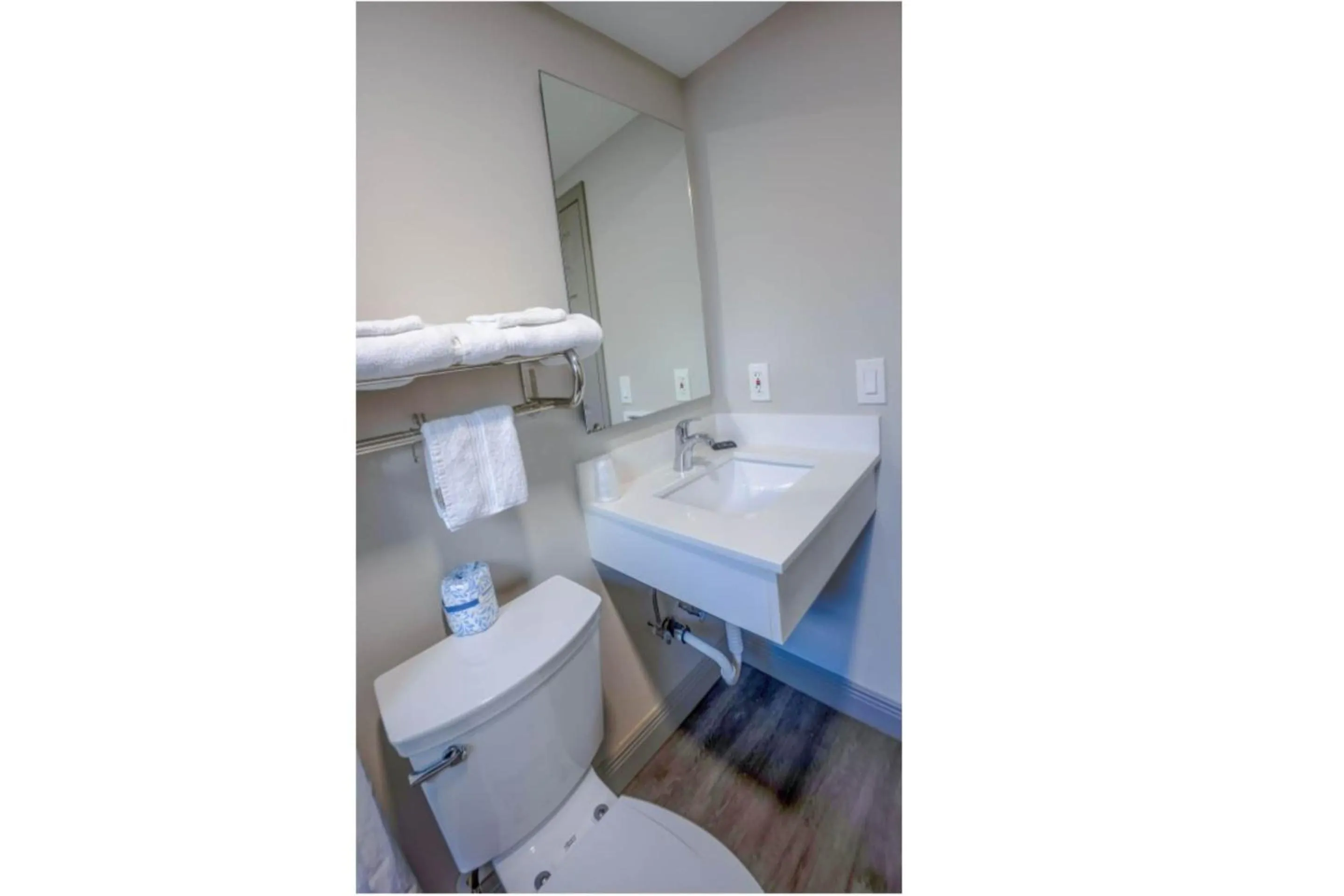 Bathroom in Sunrise Inn by OYO Titusville FL