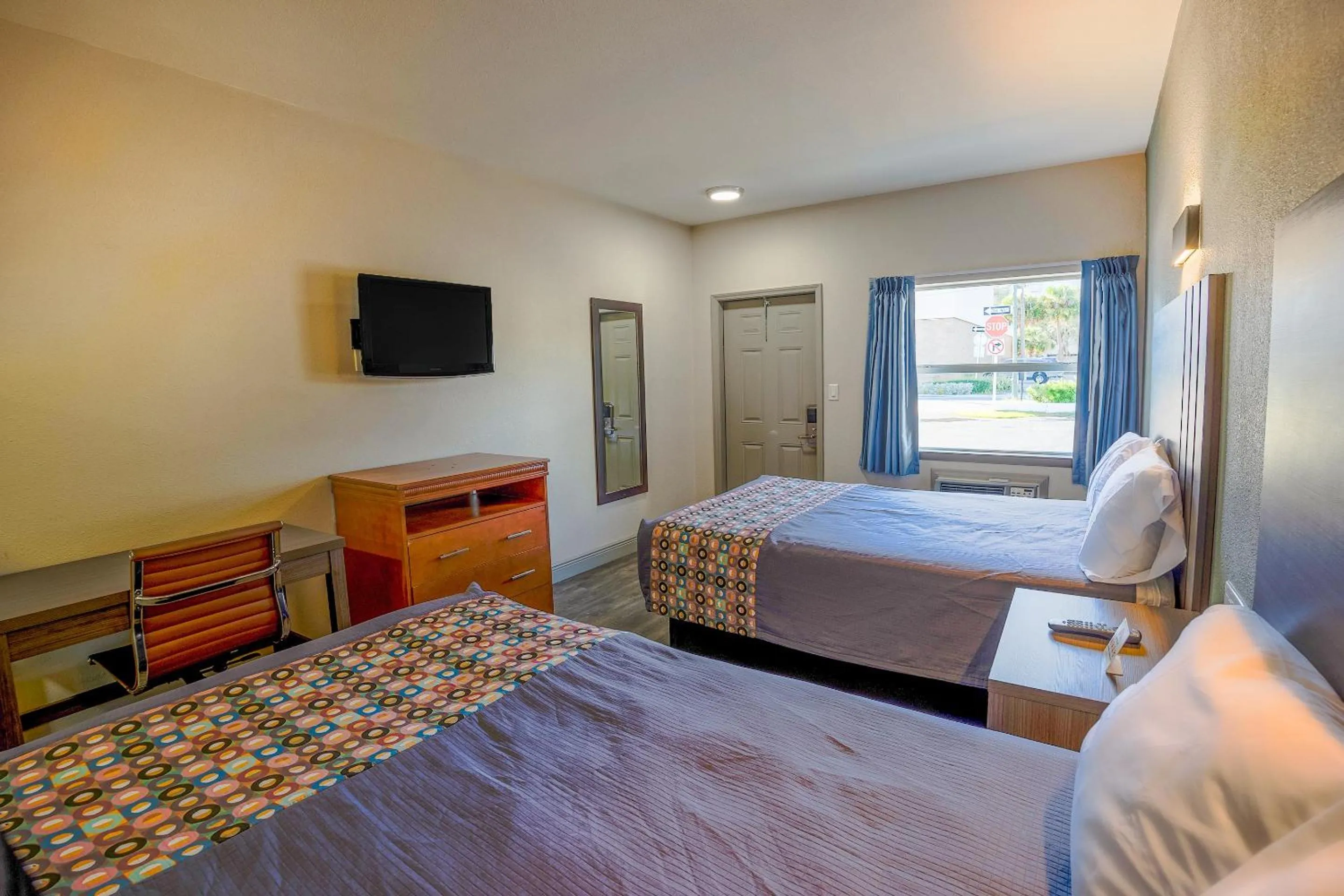 Bedroom, Bed in Sunrise Inn by OYO Titusville FL