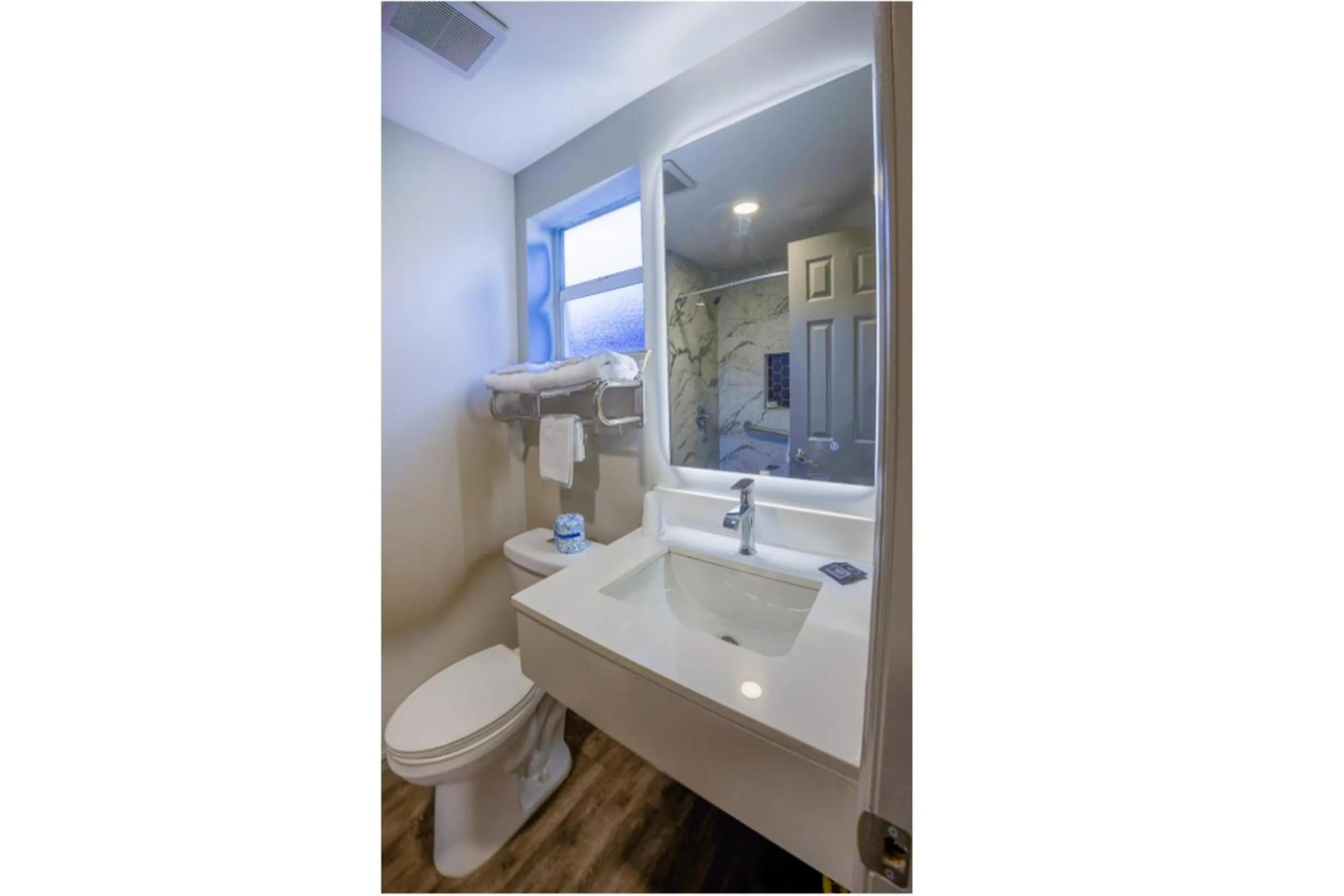 Bathroom in Sunrise Inn by OYO Titusville FL