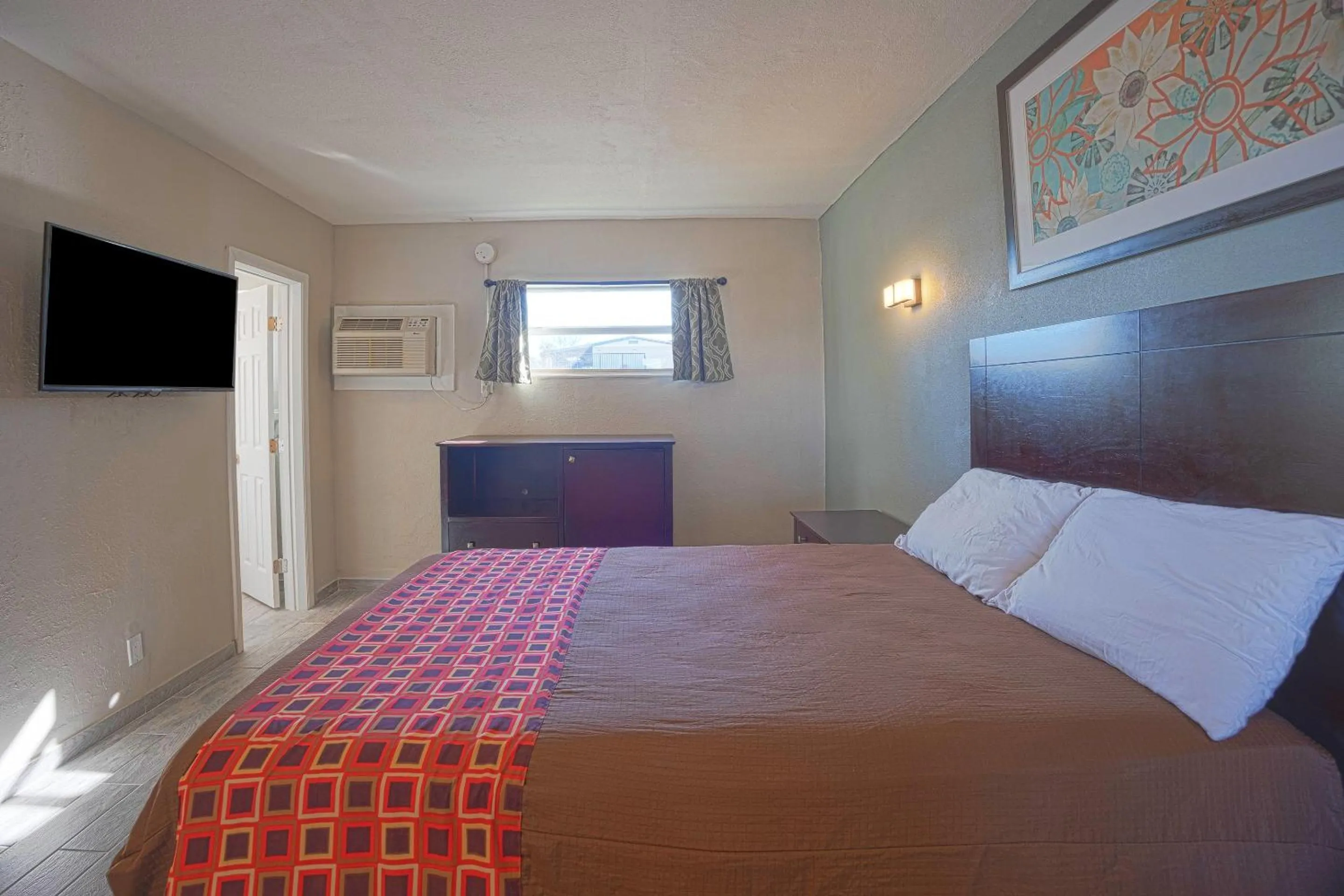 Bedroom, Bed in Sunrise Inn by OYO Titusville FL