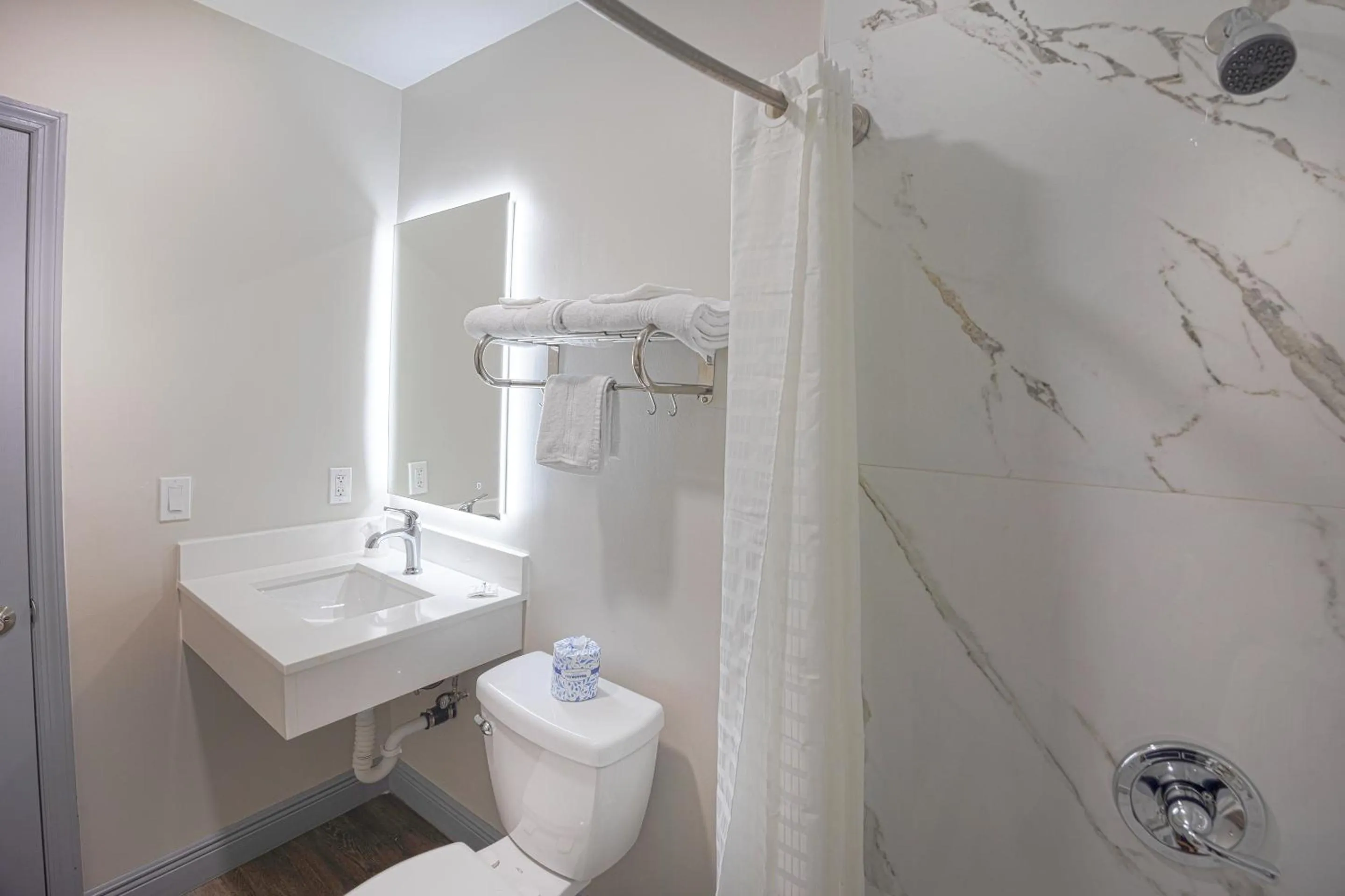 Bathroom in Sunrise Inn by OYO Titusville FL