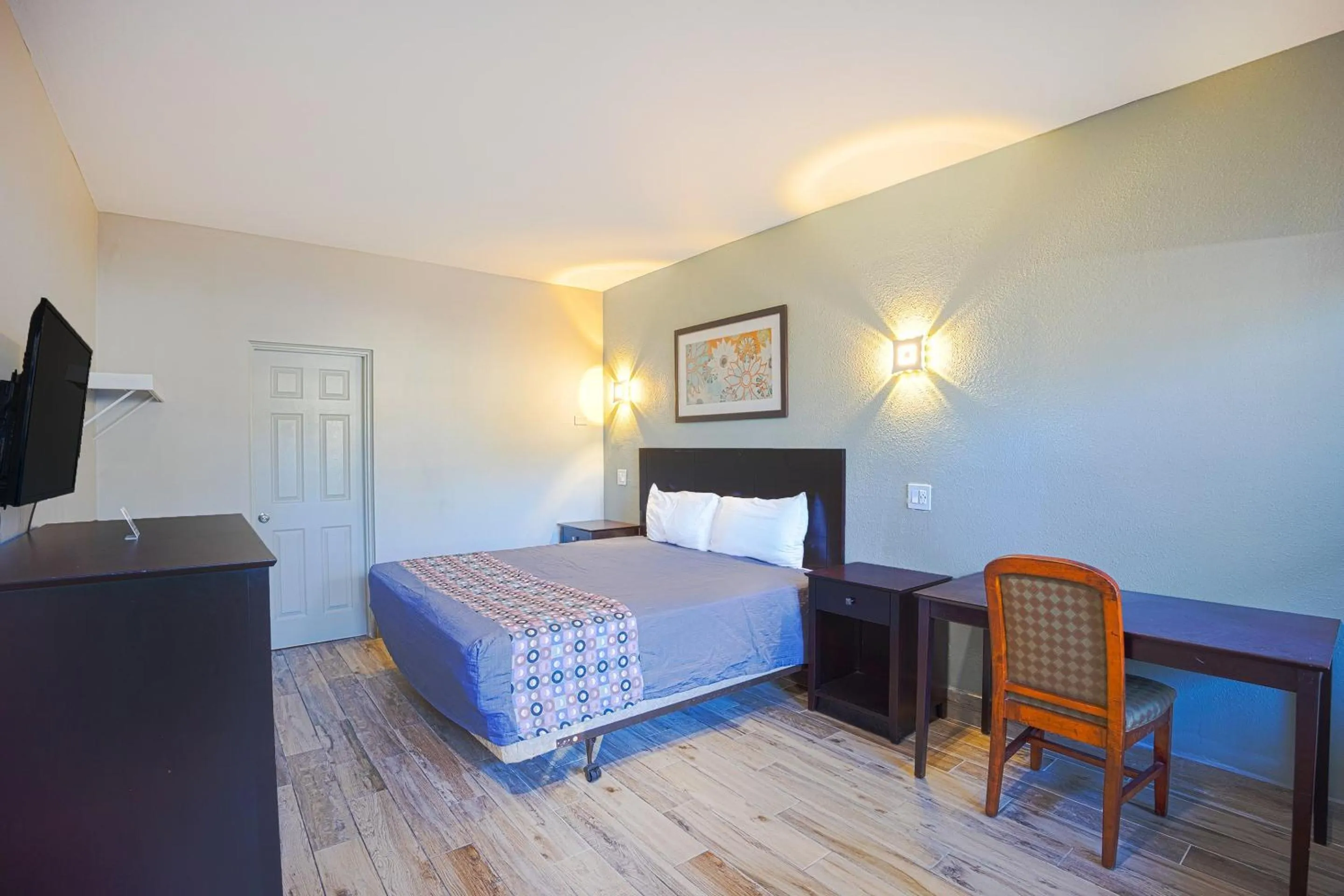 Bedroom, Bed in Sunrise Inn by OYO Titusville FL