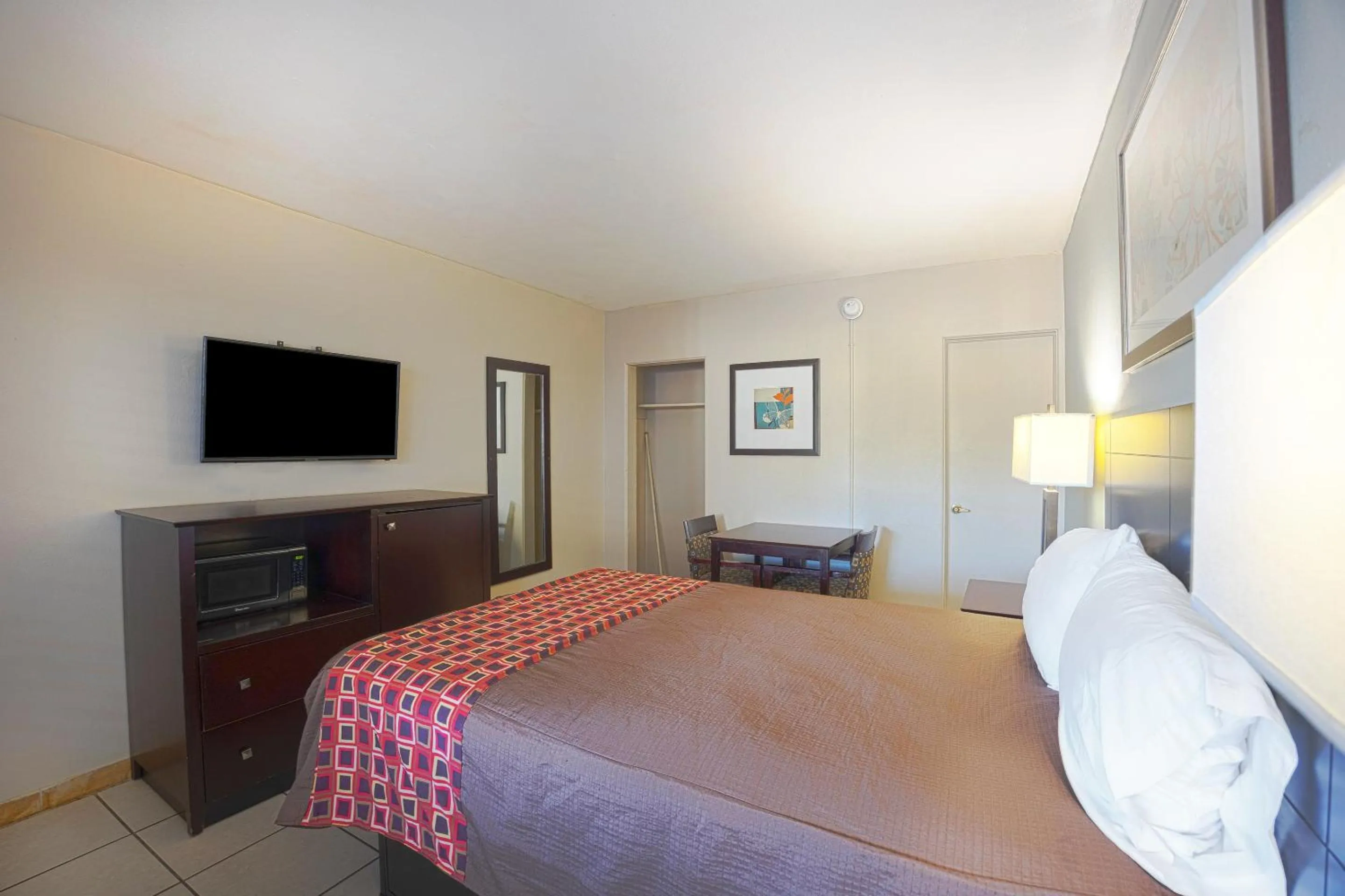 Bedroom, Bed in Sunrise Inn by OYO Titusville FL