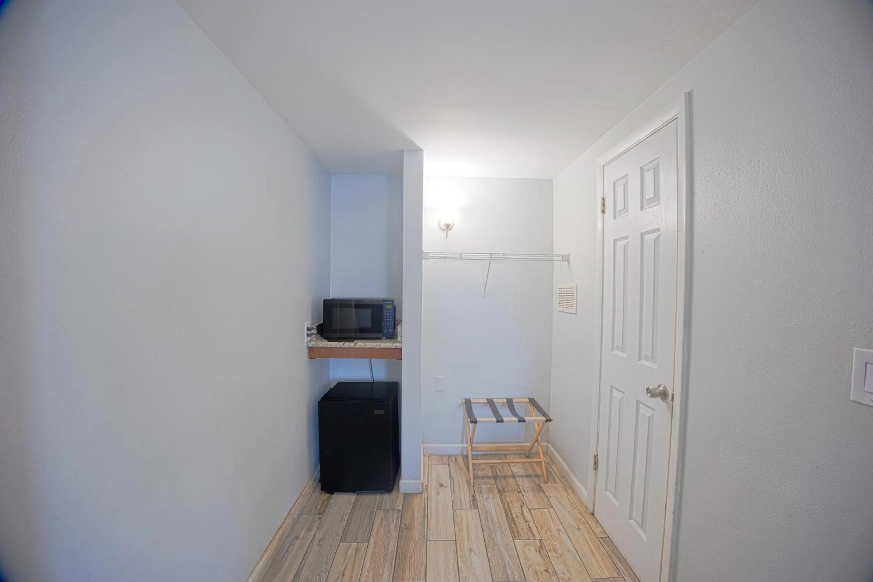 Bedroom in Sunrise Inn by OYO Titusville FL