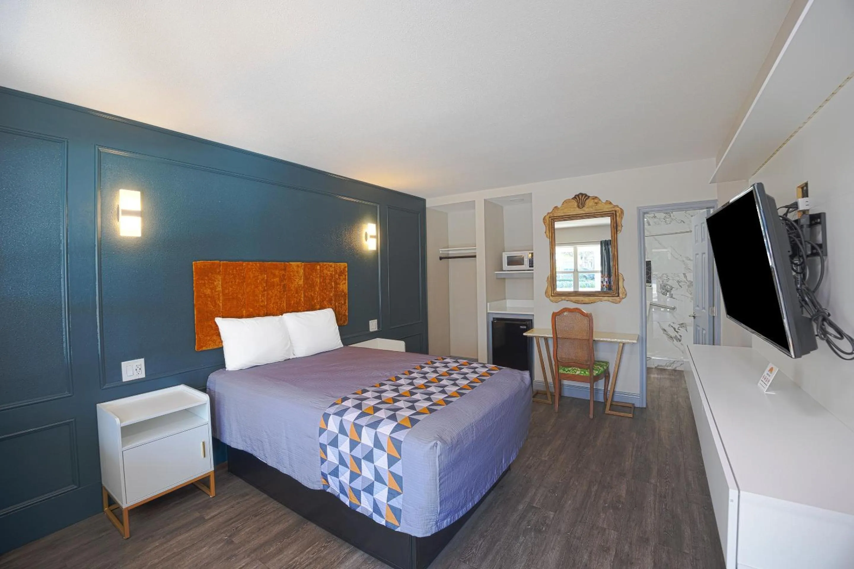 Bedroom, Bed in Sunrise Inn by OYO Titusville FL